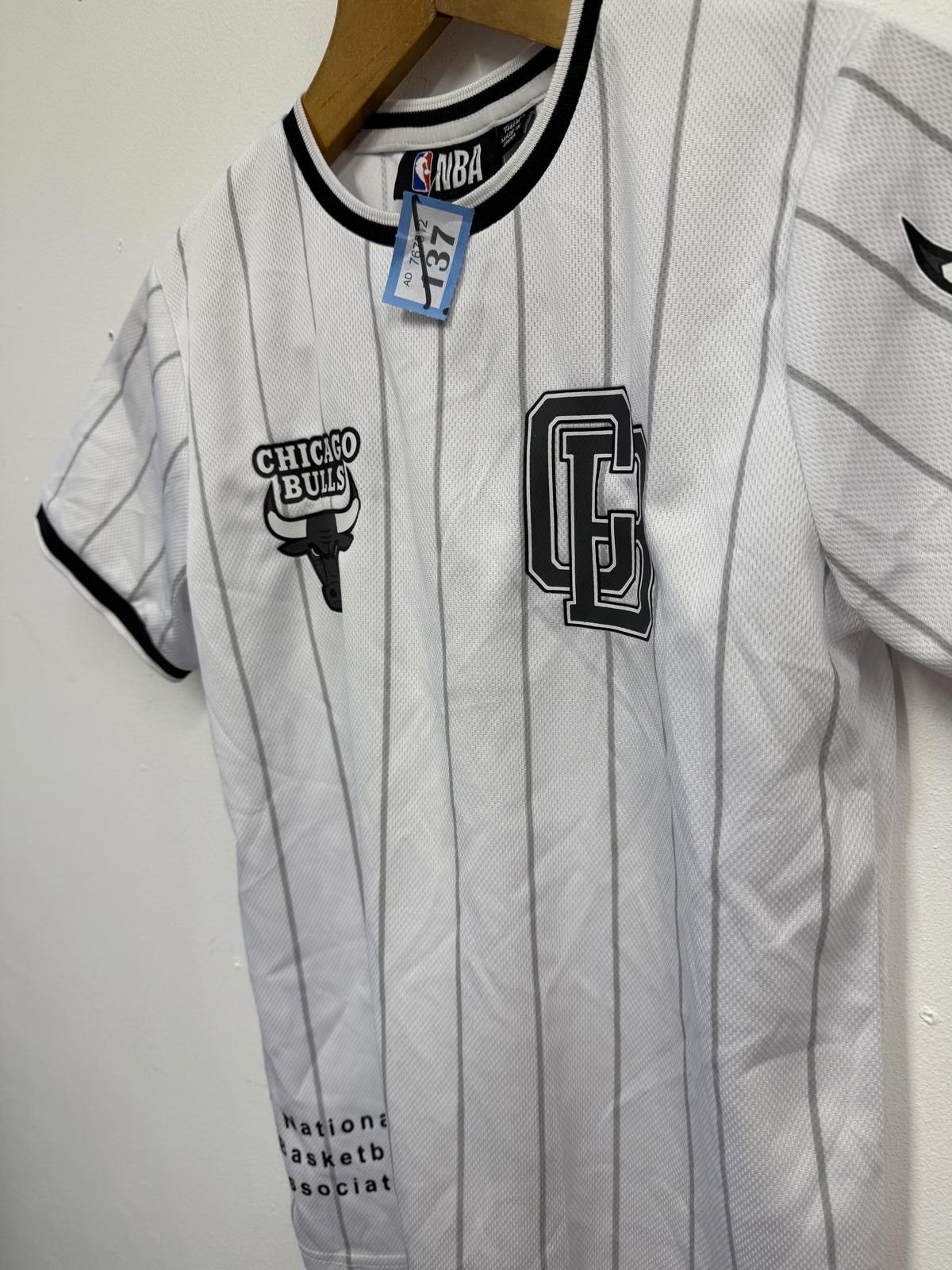 NBA Chicago Bulls Men's NBA Basketball Jersey White Pinstripe Size US M / EU 48-50 / 2 - 3 Thumbnail