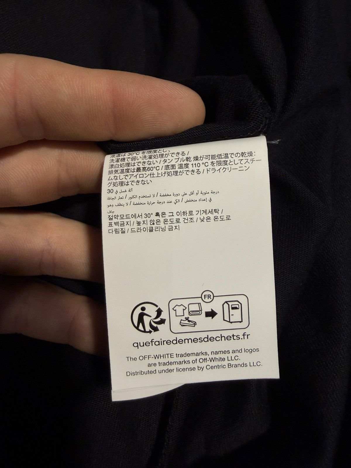 Off-White Size L - Off-White Spray Arrow T-Shirt Black Size US L / EU 52-54 / 3 - 15 Thumbnail