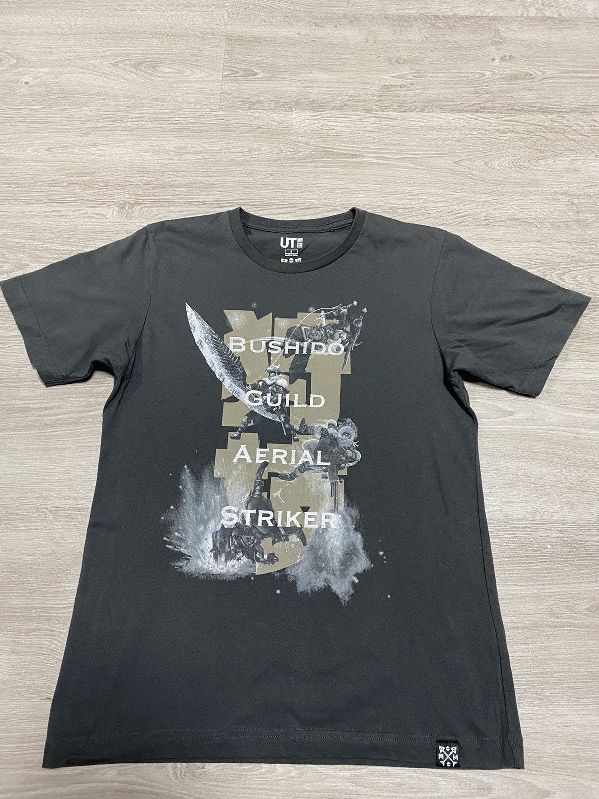 Japanese Brand Uniqlo Monster Hunter Bushido Guild Aerial Strike Size S Size US S / EU 44-46 / 1 - 1 Thumbnail