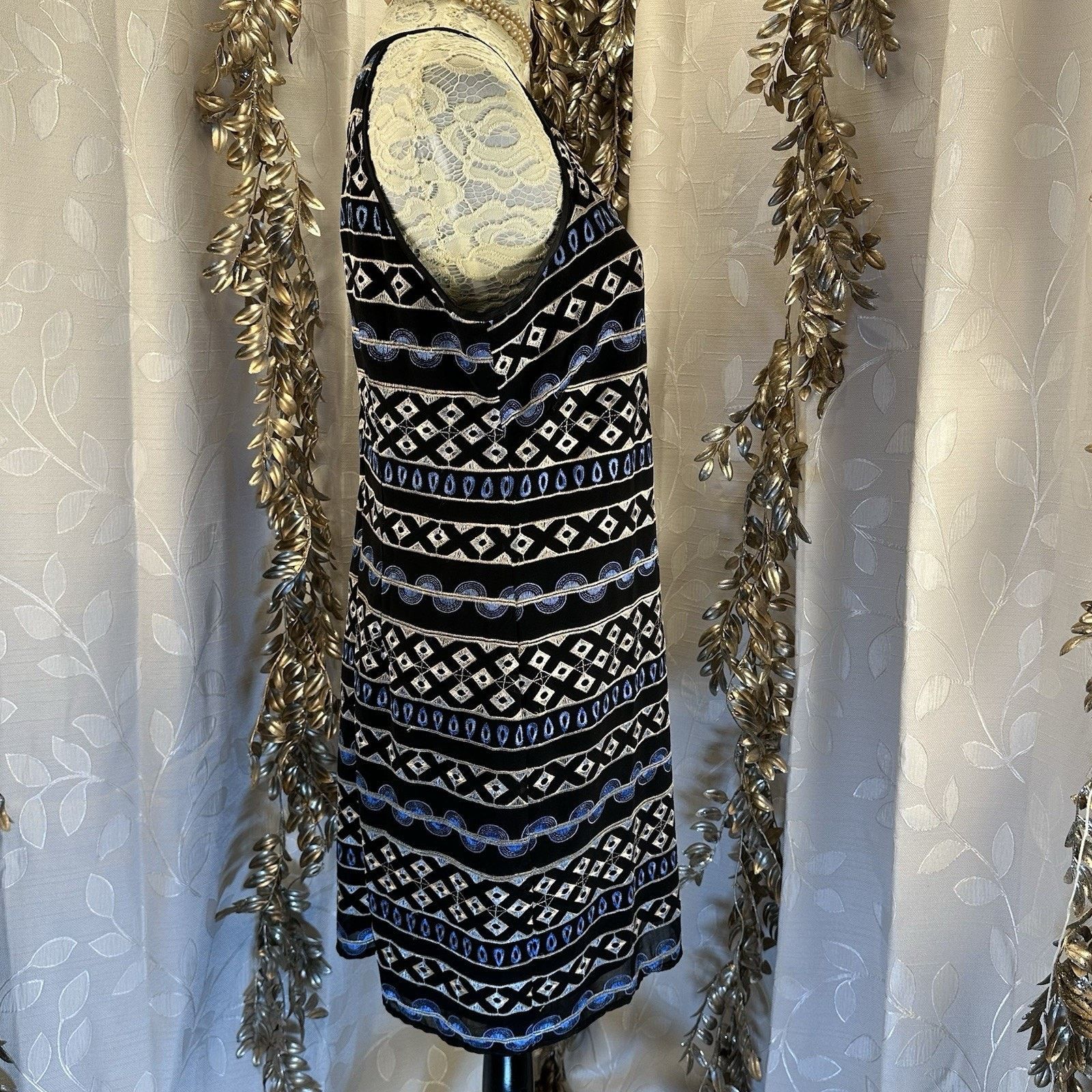 White House Black Market White House Black Market Size 10 Black Aztec Shift Dress Size L / US 10 / IT 46 - 2 Thumbnail