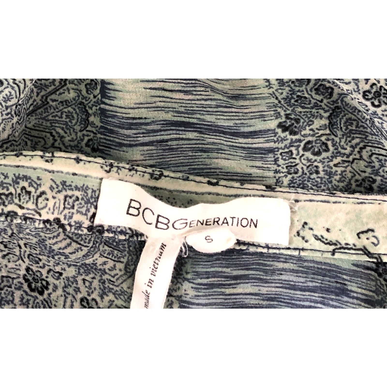 BCBGeneration BCBG Flowy Chiffon Top Blue Geo Blouse S Long Sleeve Collared Twist Front Sheer Boho 90s Y2K Career Womens Size S / US 4 / IT 40 - 4 Thumbnail