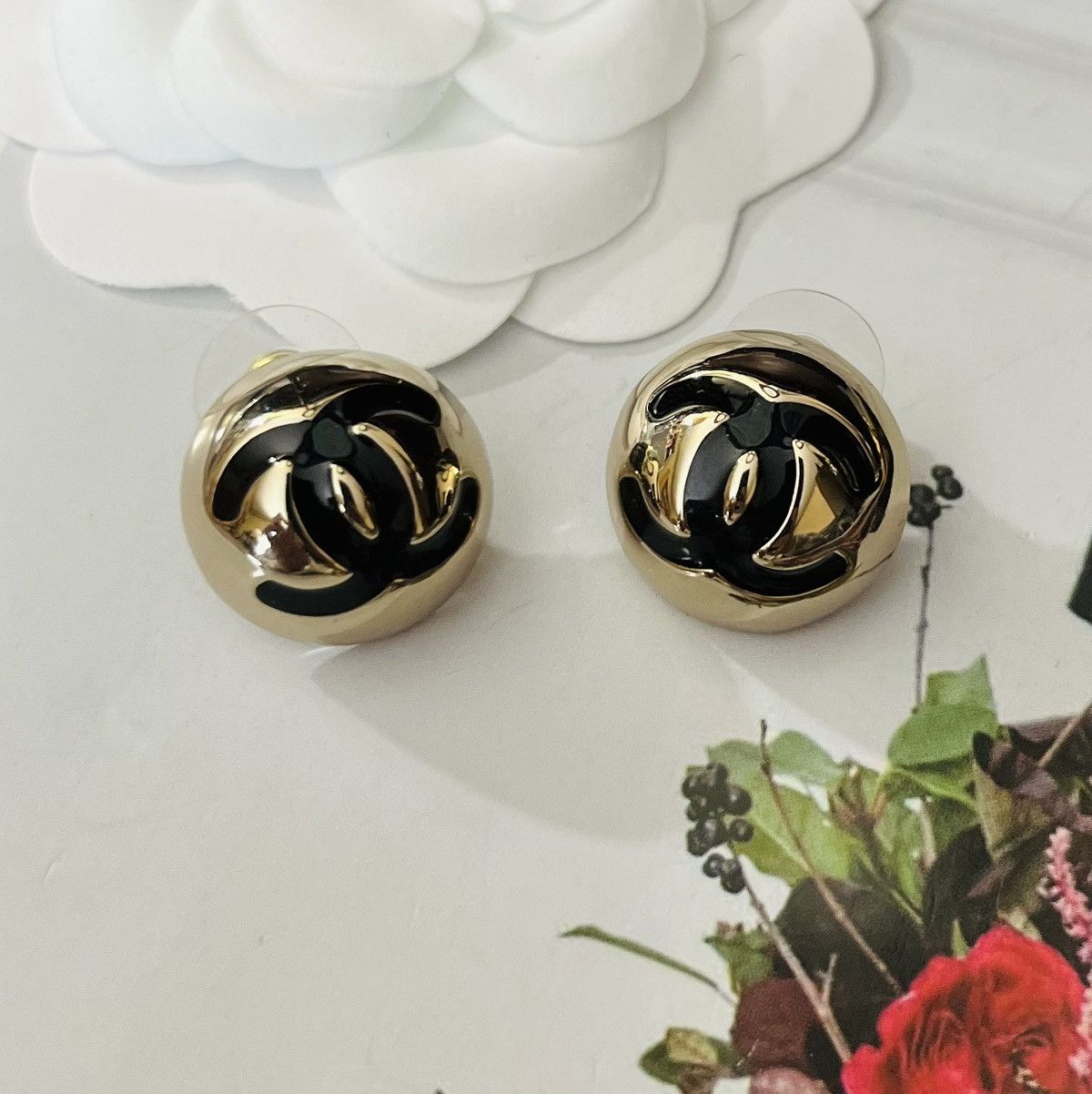 Chanel Chanel gold tone round earrings Size ONE SIZE - 1 Thumbnail