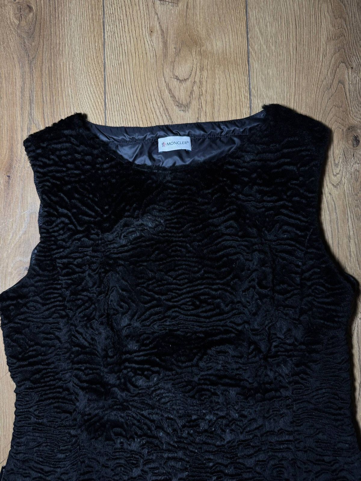 Moncler Women`s Moncler Black Textured Faux-Fur Vest Autentic Size L Size L / US 10 / IT 46 - 7 Thumbnail