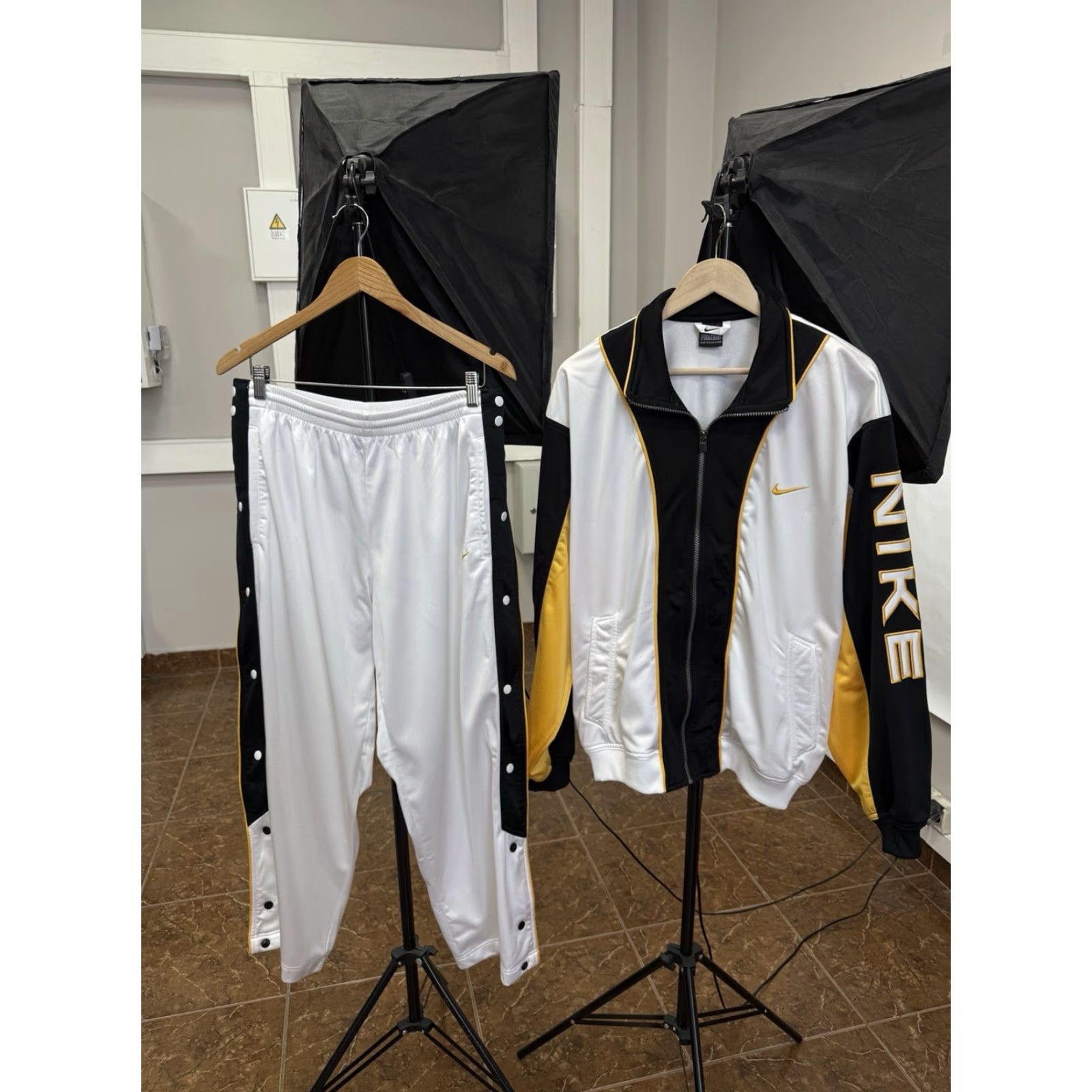 Nike VINTAGE Nike Tracksuit Jacket Pants 90s Y2K Gold Logo Men L Size 42R - 2 Thumbnail