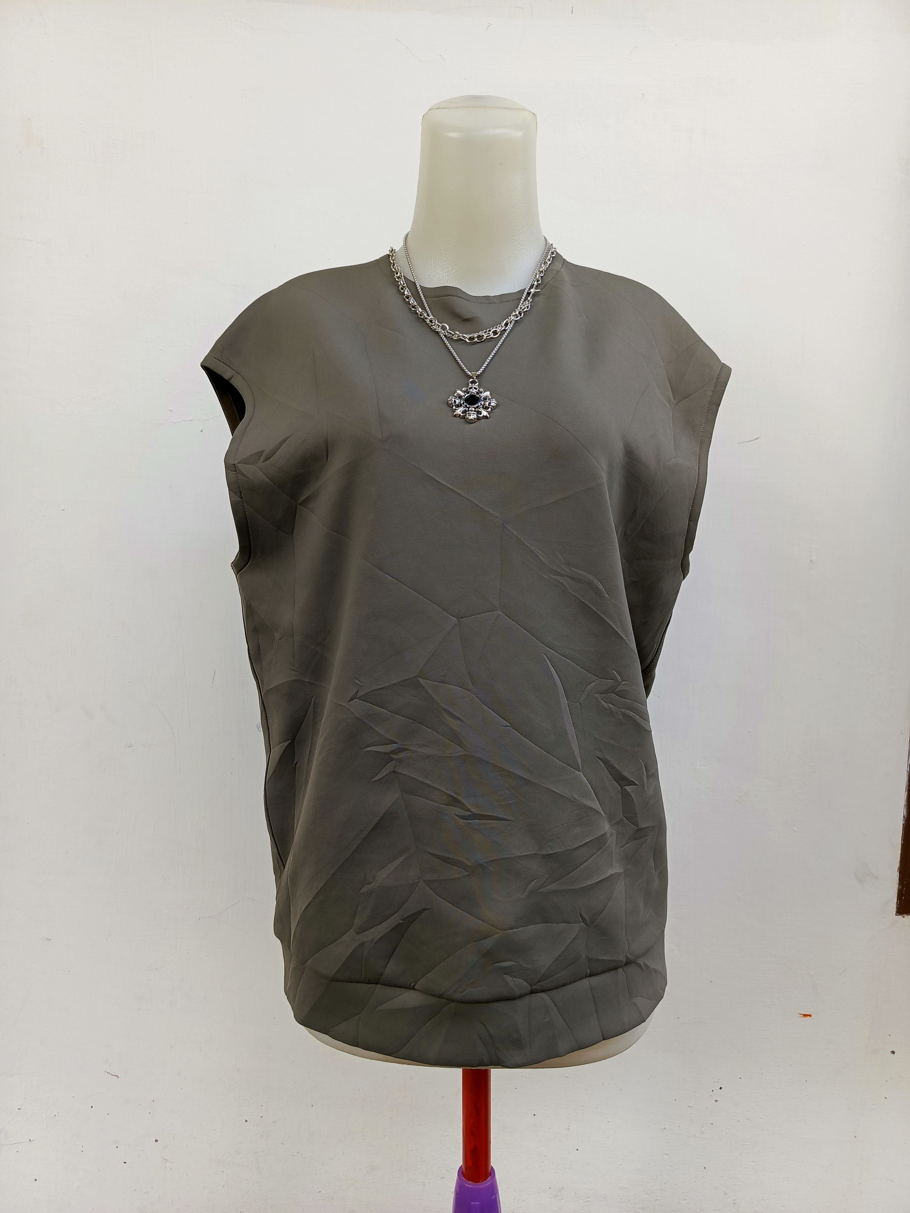 Japanese Brand Stumin Olive Top Sleeveless Clean Minimal Style Size S / US 4 / IT 40 - 1 Thumbnail