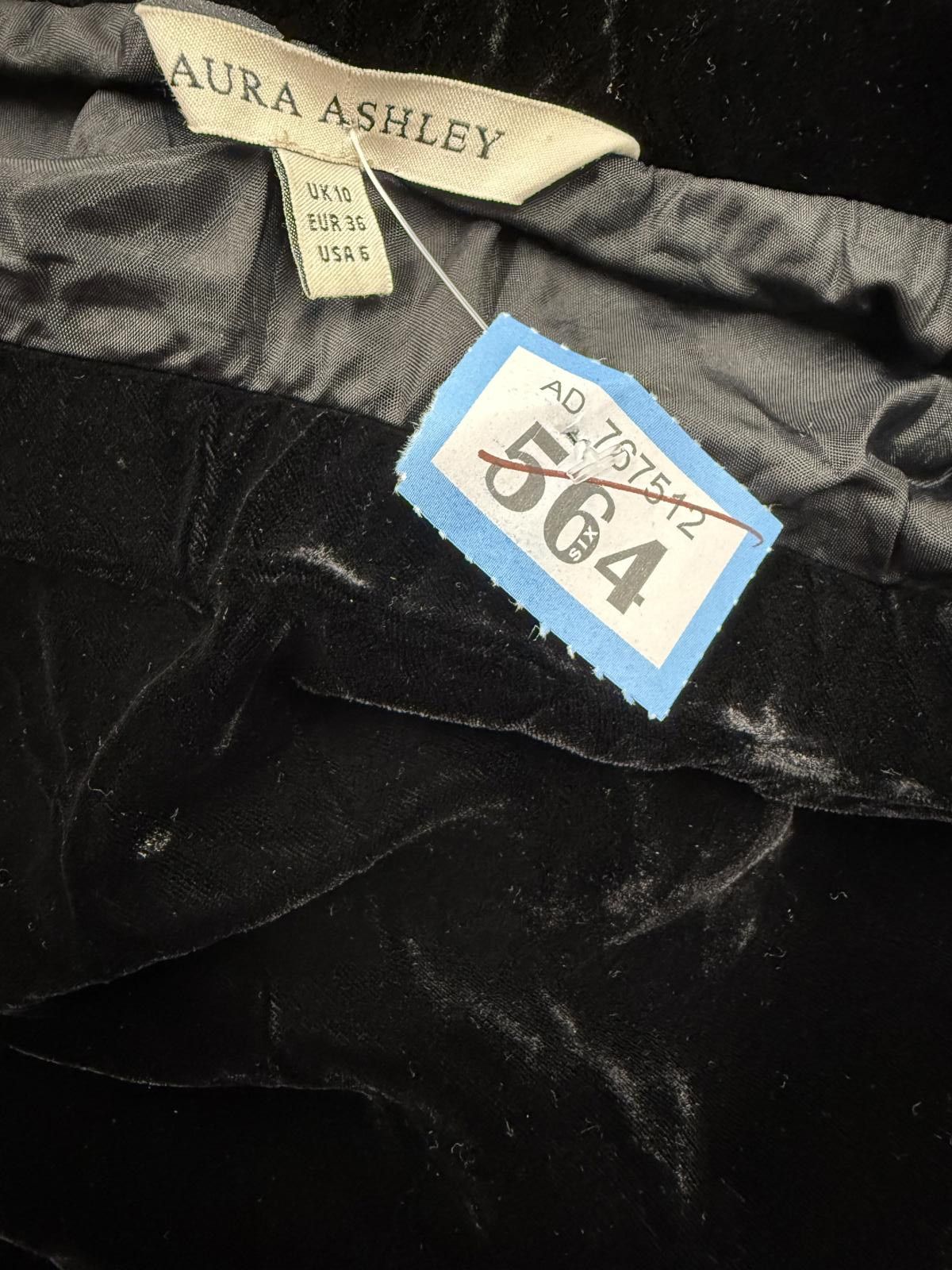 Other Aura Ashley Black Velvet Skirt with Pleated Detail Size UK Size 28" / US 6 / IT 42 - 2 Thumbnail