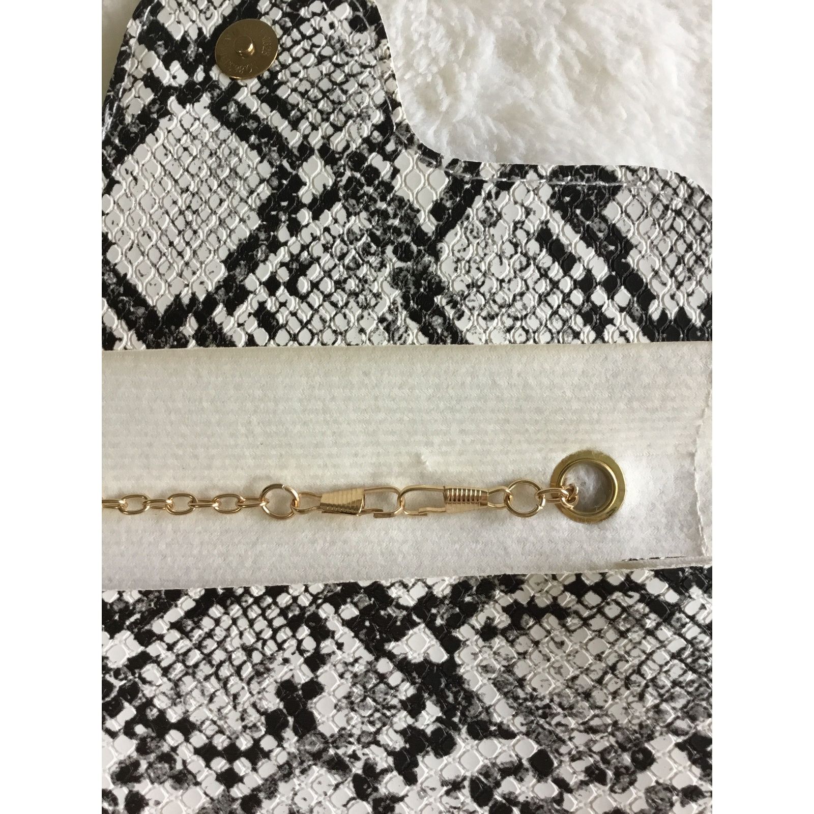Other White Faux Snake Leather Metal Ring Gold Chain Crossbody Bag Size ONE SIZE - 16 Thumbnail