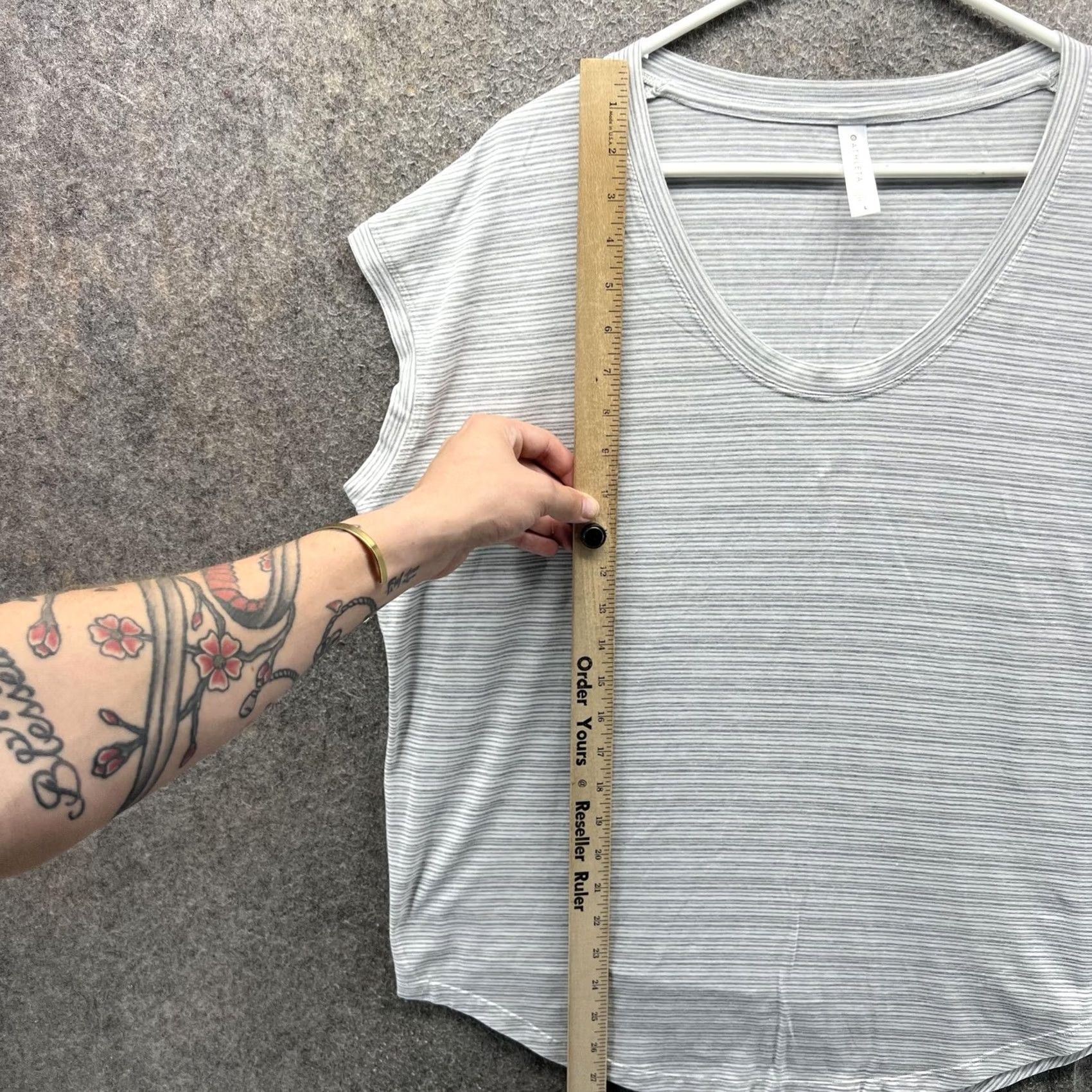 Athleta VINTAGE Athleta Shirt Womens L Gray Stripe V Neck Sleeveless Lightweight Casual Top Size L / US 10 / IT 46 - 5 Thumbnail