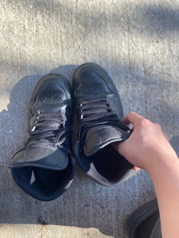 Jordan Brand Jordan 1 High Black Size US 7.5 / EU 40-41 - 2 Thumbnail