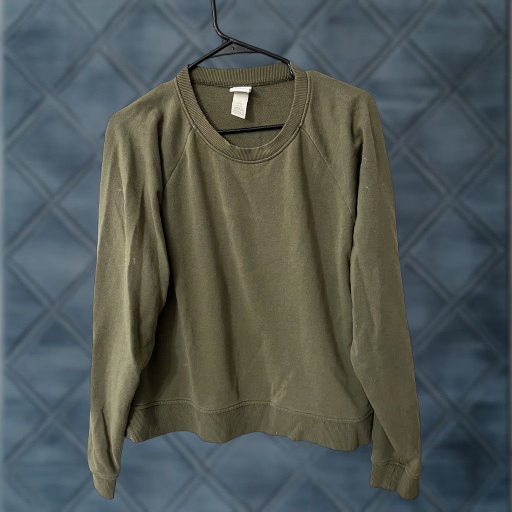 H&M H&M Sweatshirt Crew Neck Green Cotton Blend Women XL pullover Activewear, Cozy, Solid, Pullover, Regular Fit, Studio Clean, Woman's Size XL Size XL / US 12-14 / IT 48-50 - 1 Thumbnail