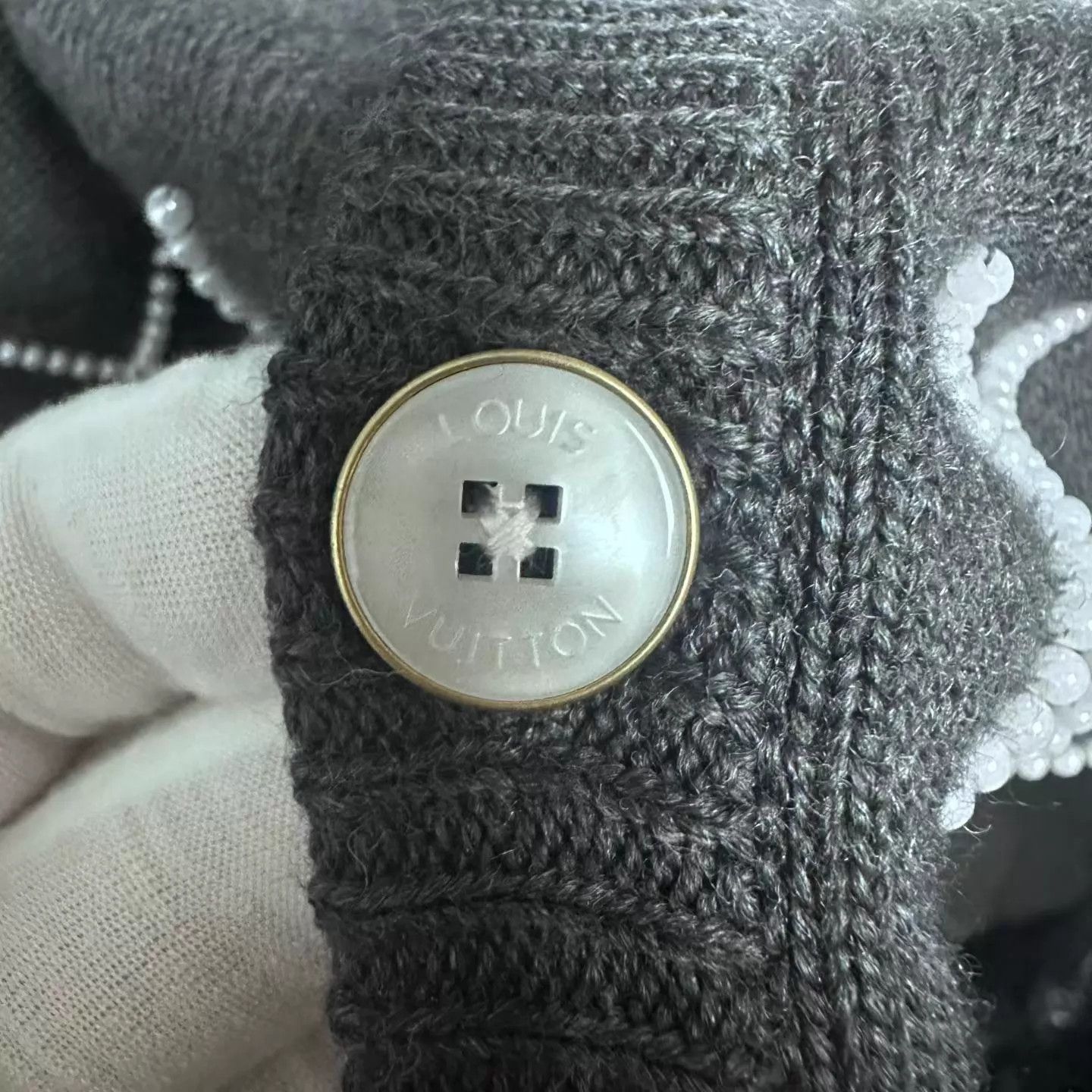 Louis Vuitton LV Pearl Embroidery Gray Cardigan M Size US M / EU 48-50 / 2 - 4 Thumbnail