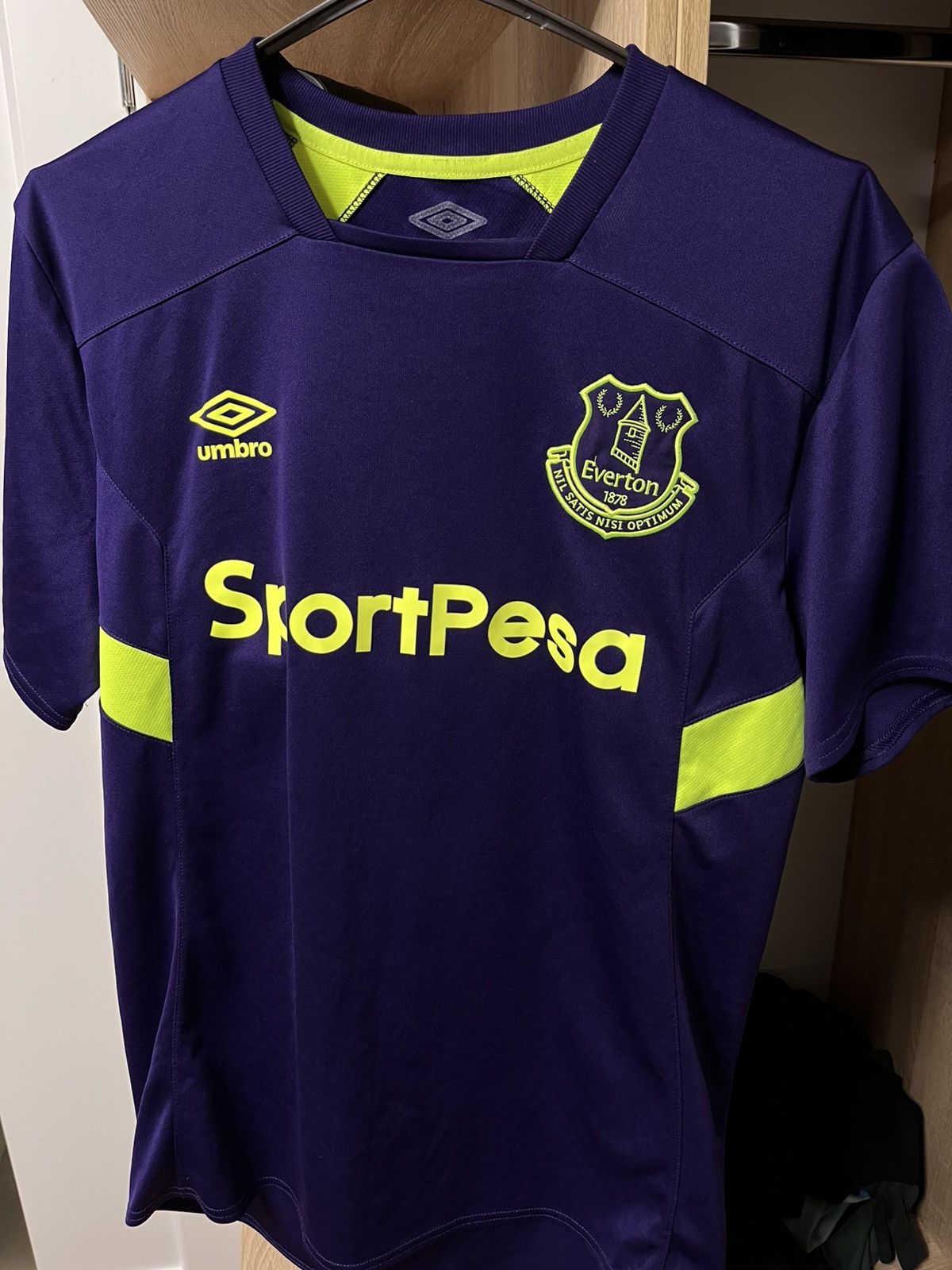 Other Umbro Premier League Everton F.C. Training size L Size US L / EU 52-54 / 3 - 1 Thumbnail