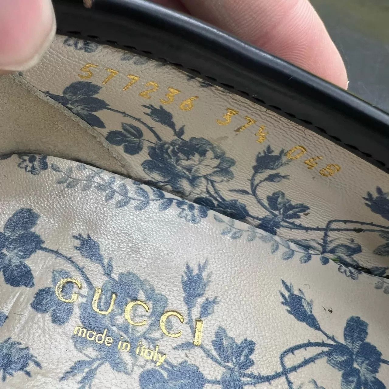 Gucci Gucci Bee Embroidered Loafer 37.5 2-3 wears near new Size US 7 / IT 37 - 6 Thumbnail