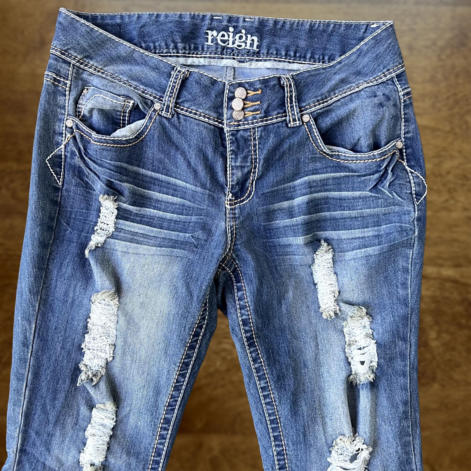 Vintage Reign Jeans Womens 14 Blue Distressed Straight Leg Embroidered Pockets Denim Size 36" / US 14 / IT 50 - 1 Thumbnail