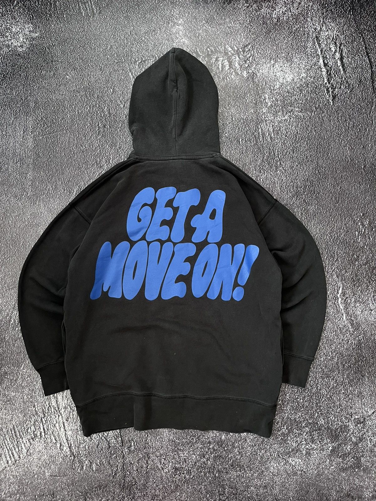 Uniqlo UNIQLO VERDY GETA MOVE ON FADED BLACK HOODIE Size US M / EU 48-50 / 2 - 1 Thumbnail