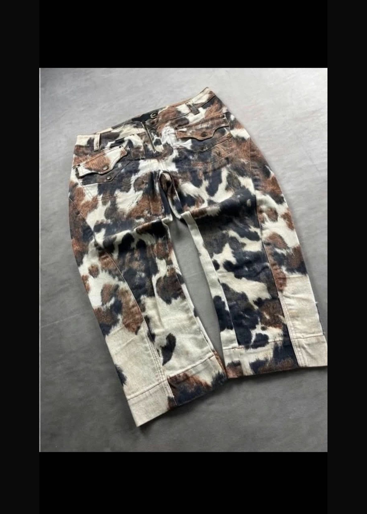 Roberto Cavalli Roberto Cavalli - Cow Print / Animal Print Capri Pants Size 27" / US 4 / IT 40 - 3 Thumbnail