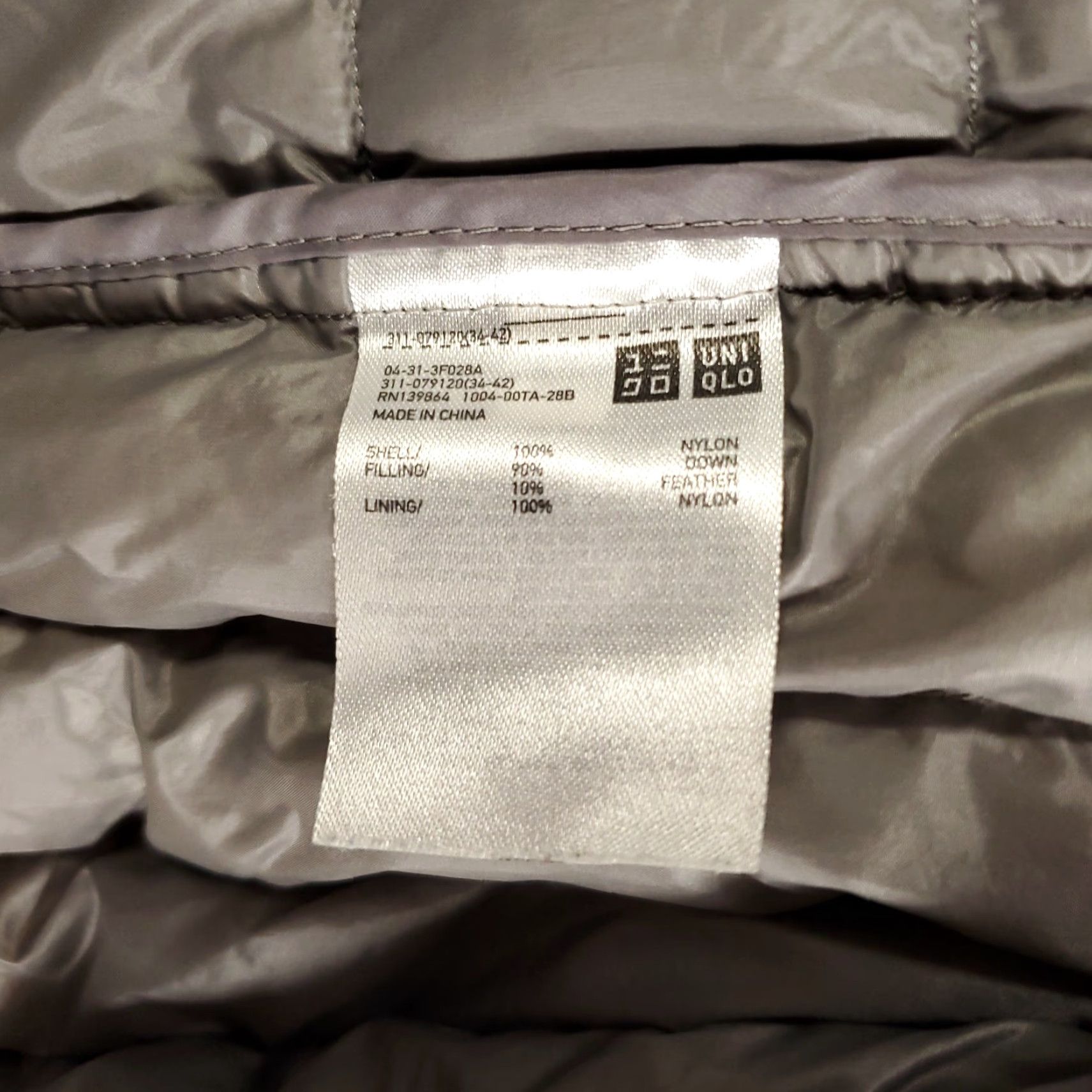 Uniqlo VINTAGE Uniqlo Puffer Vest Womens Large Silver Lightweight Full Zip Casual Outdoor Size L / US 10 / IT 46 - 5 Thumbnail