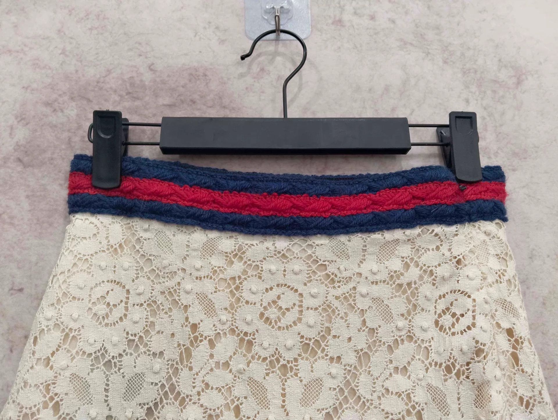 Gucci Gucci Beige Lace Midi Skirt Size 36 98 New Size 25" / US 0 / IT 36 - 3 Thumbnail
