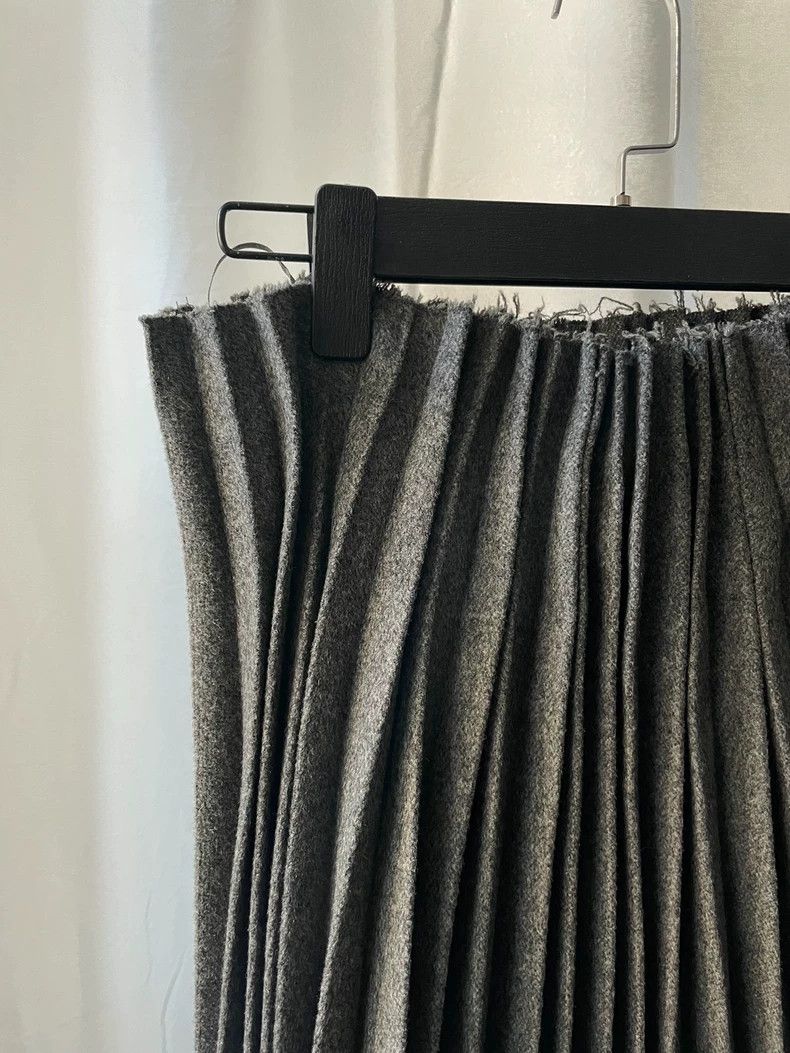 Comme des Garcons Comme des Garcons size os Medieval wool dark grey pleated Size 25" / US 0 / IT 36 - 2 Thumbnail