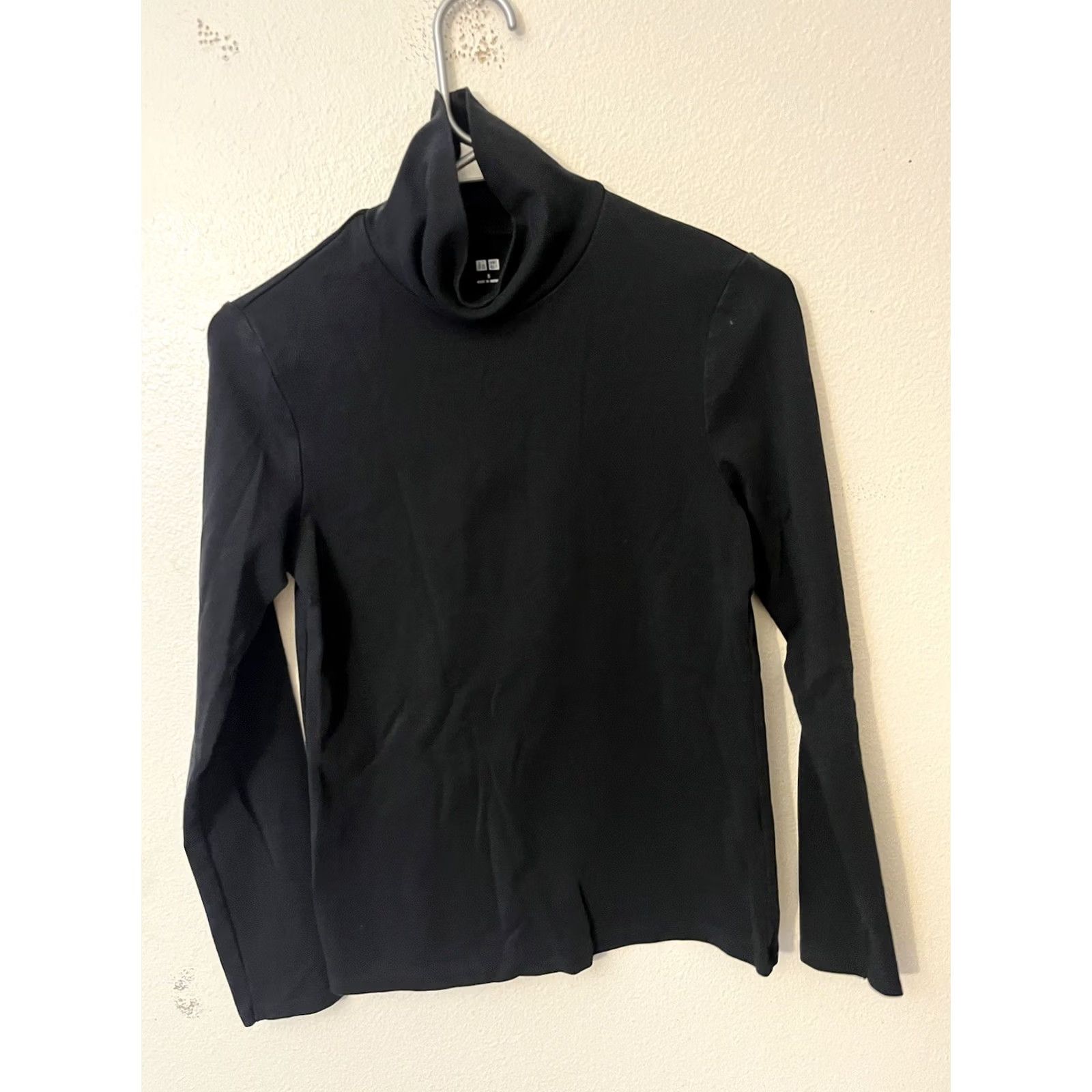 Uniqlo Uniqlo Turtleneck Size Small Womens Long Sleeve Shirt Knit Black - Pre-Owned Size S / US 4 / IT 40 - 2 Thumbnail