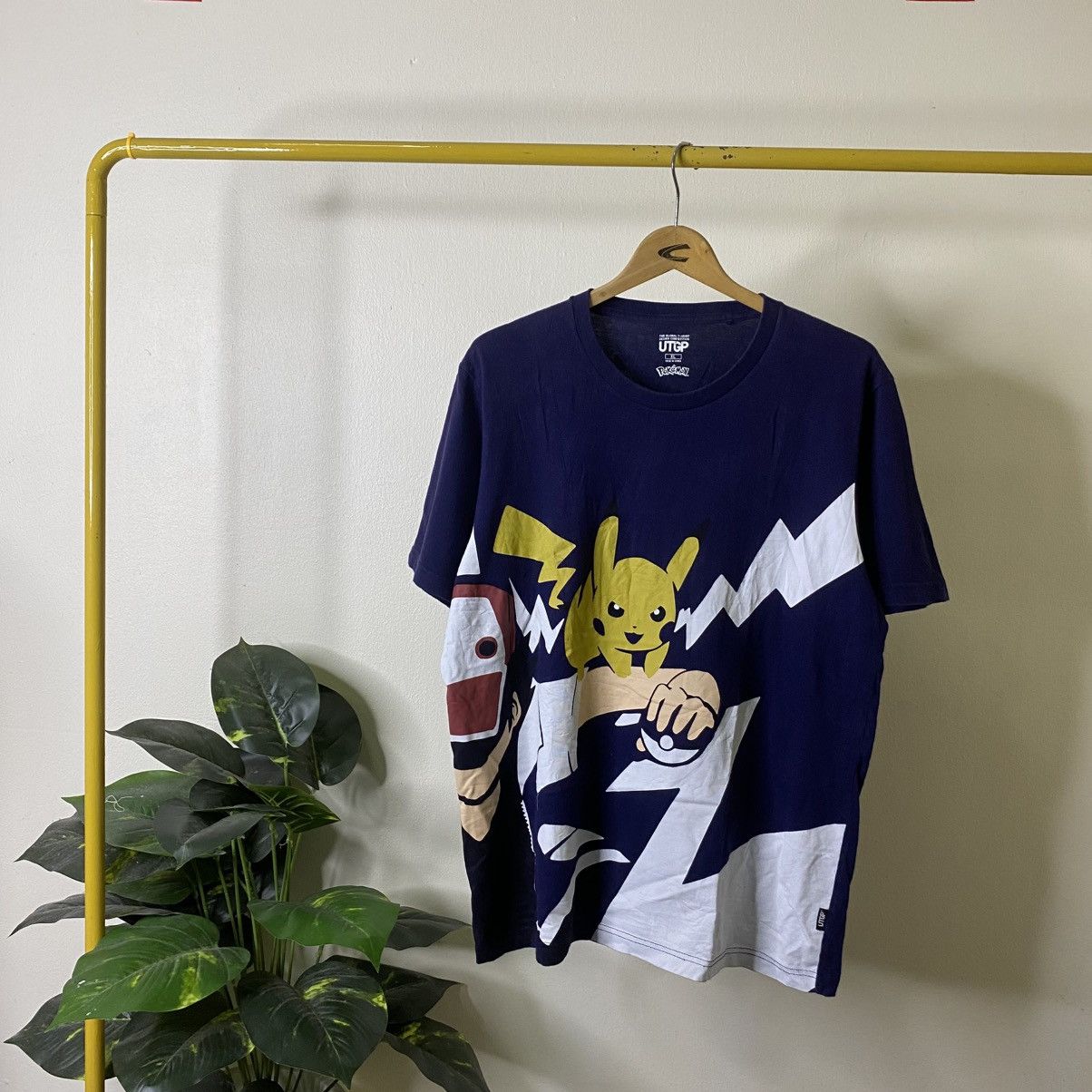 Pokemon Nintendo x Pokemon Pikachu Big Graphic Collaboration Tee Size US L / EU 52-54 / 3 - 1 Thumbnail