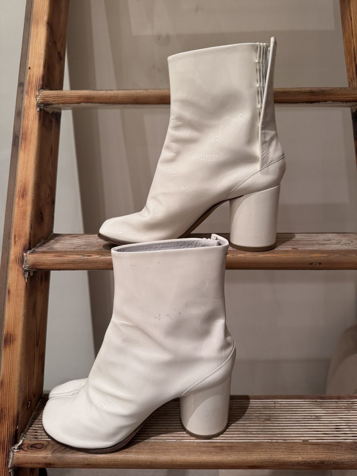 Maison Margiela Maison Margiela white patent Tabi boots 38 Size US 8 / IT 38 - 3 Thumbnail
