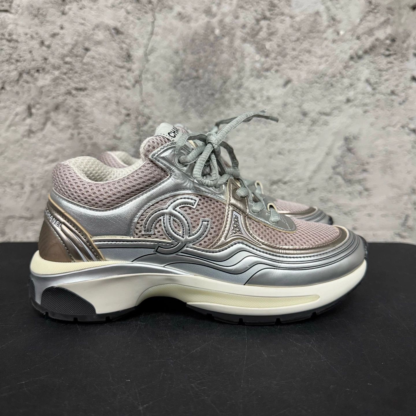 Chanel Chanel Women's 35 sneakers flaws as shown Size US 4 / IT 34 - 1 Thumbnail