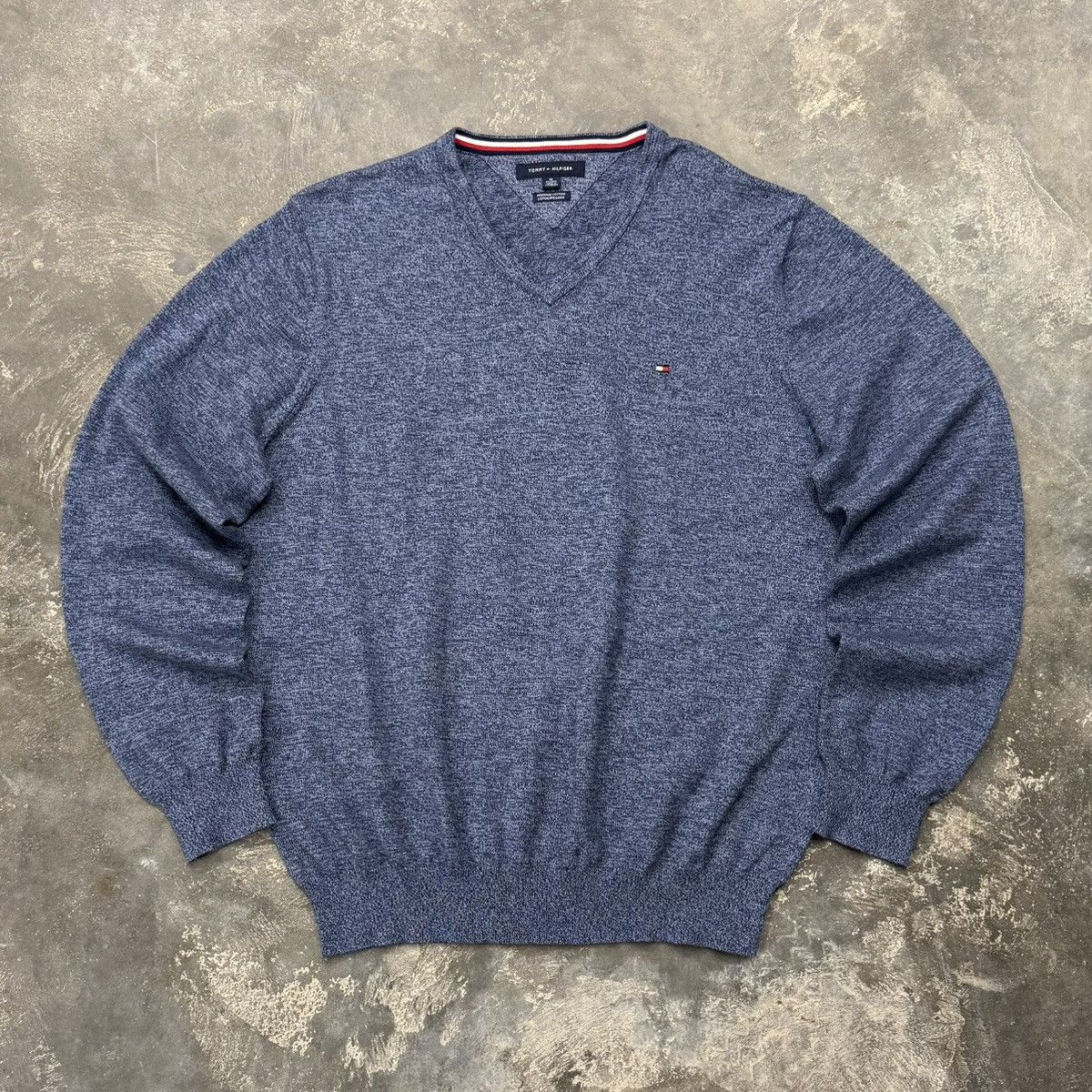 Tommy Hilfiger Tommy Hilfiger Y2K V-Neck Knit Sweater XL Flag Logo Size US XL / EU 56 / 4 - 1 Thumbnail
