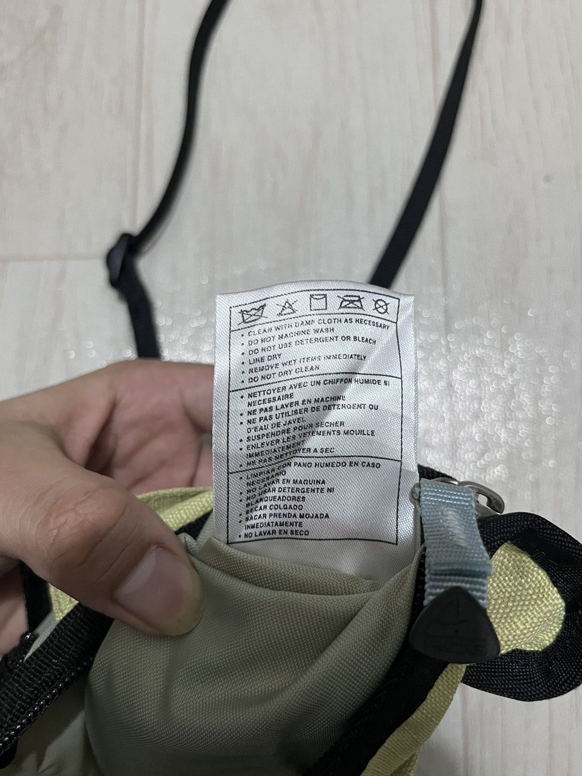 Nike ACG Nike acg mini sling wallet bag Size ONE SIZE - 11 Thumbnail