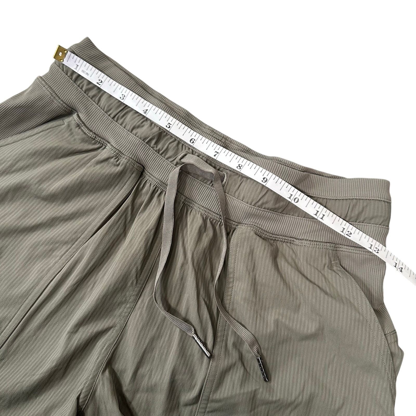 Lululemon Lululemon Dance Studio High-Rise Shorts 3.5" Size 4 Size 27" / US 4 / IT 40 - 4 Thumbnail