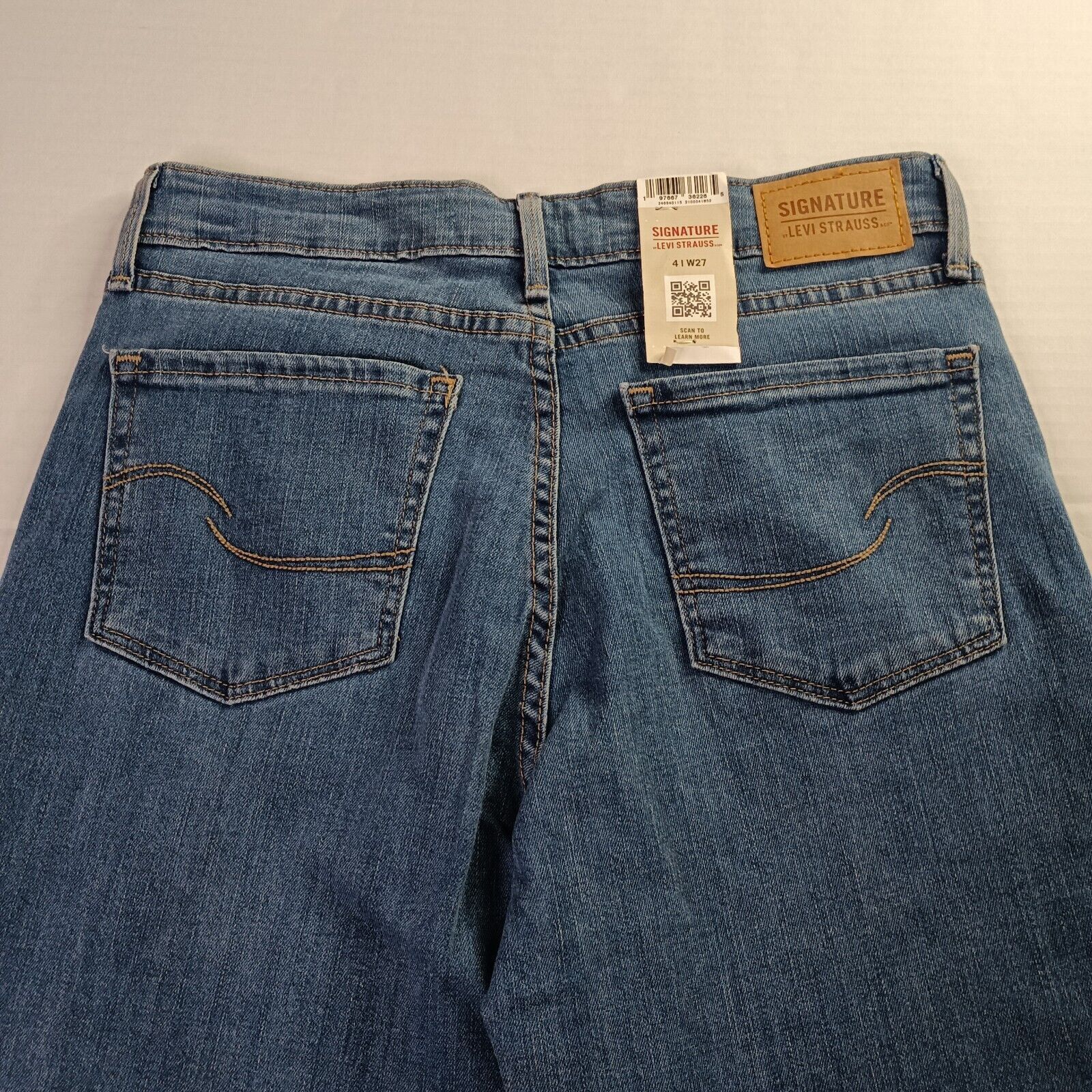 Levi's Signature by Levi Strauss Mid Rise Capri Jeans Women’s 4 W27 Size 27" / US 4 / IT 40 - 8 Thumbnail