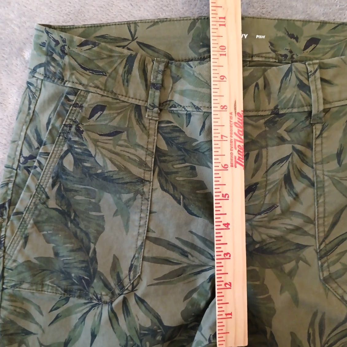 Old Navy Old Navy Pixie Pants Womens Size 4 Green Floral Cotton Blend Pockets Ankle Skinny Casual Regular 27 in Inseam Size 27" / US 4 / IT 40 - 4 Thumbnail