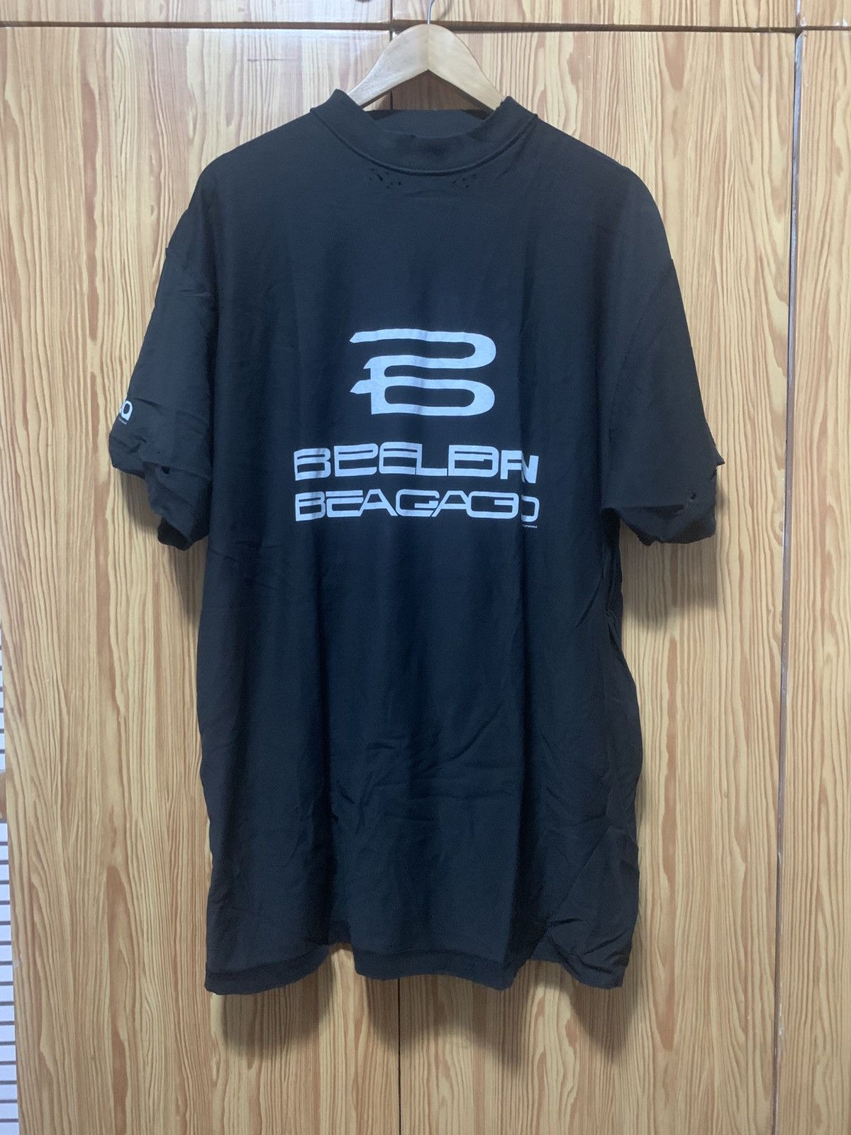 Balenciaga Balenciaga ai generated tee Size US L / EU 52-54 / 3 - 1 Thumbnail