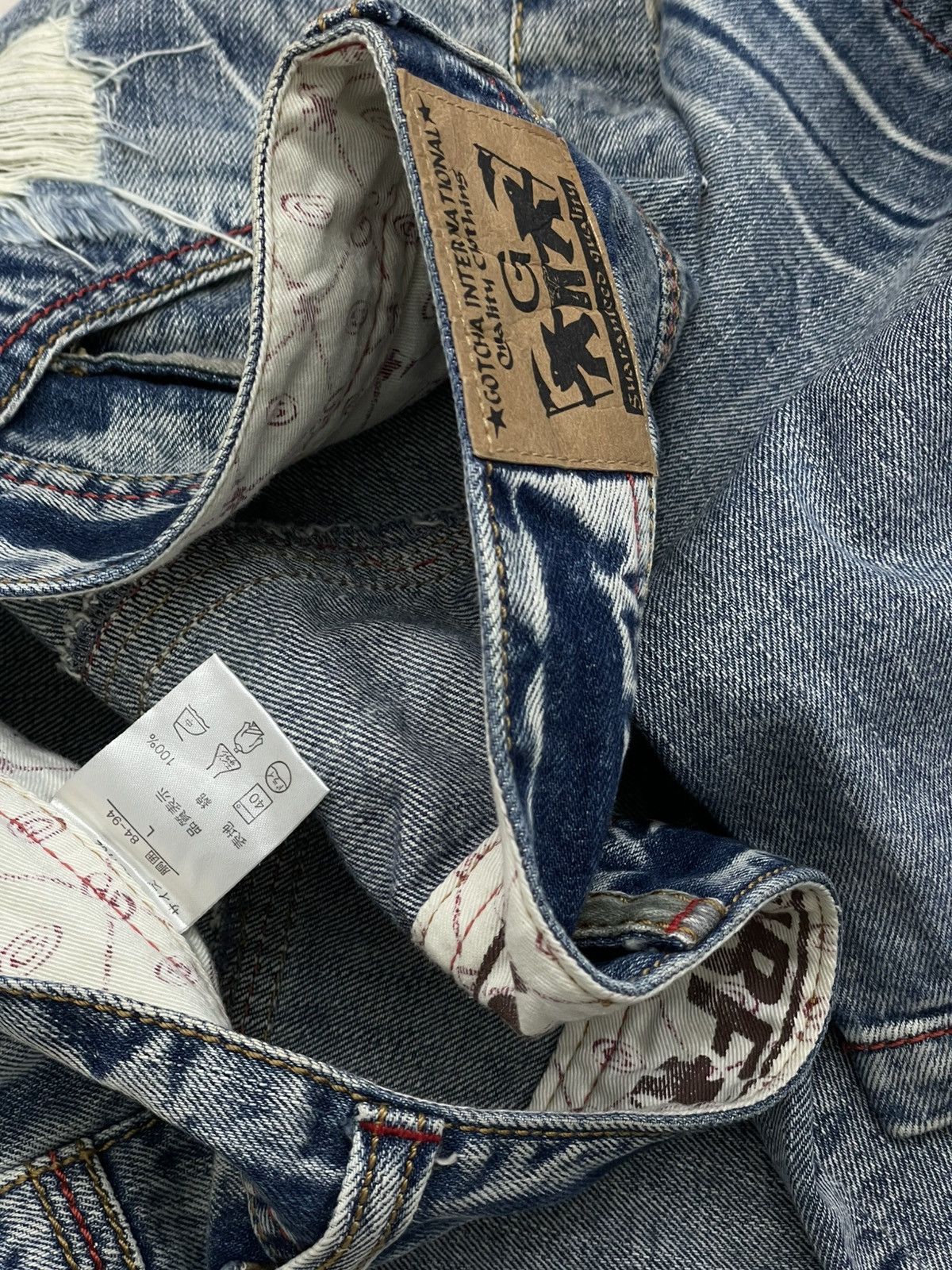 Japanese Brand VINTAGE DESIGNER GOTCHA MULTIPLE FRAYED RIPPED PATCHES DENIM Size US 33 - 14 Thumbnail