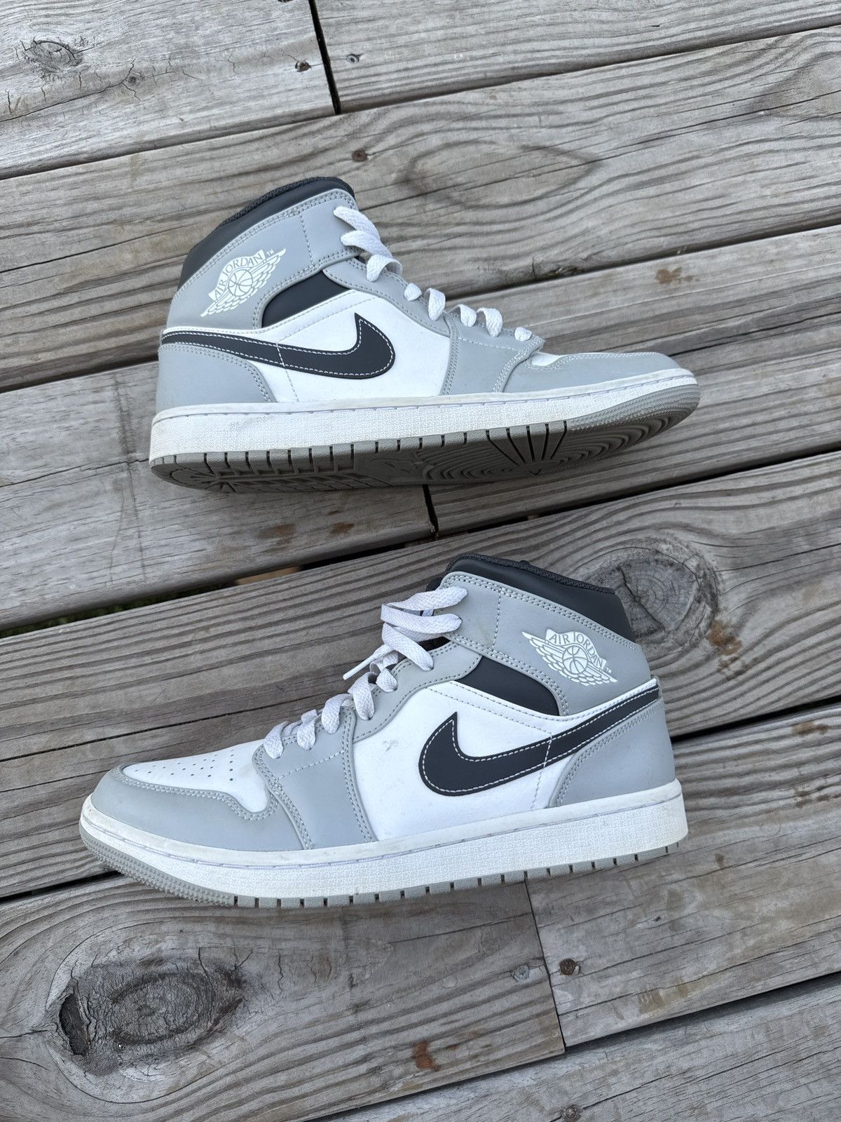 Jordan Brand Jordan 1 Mid Light Smoke Grey Size US 9.5 / EU 42-43 - 1 Thumbnail