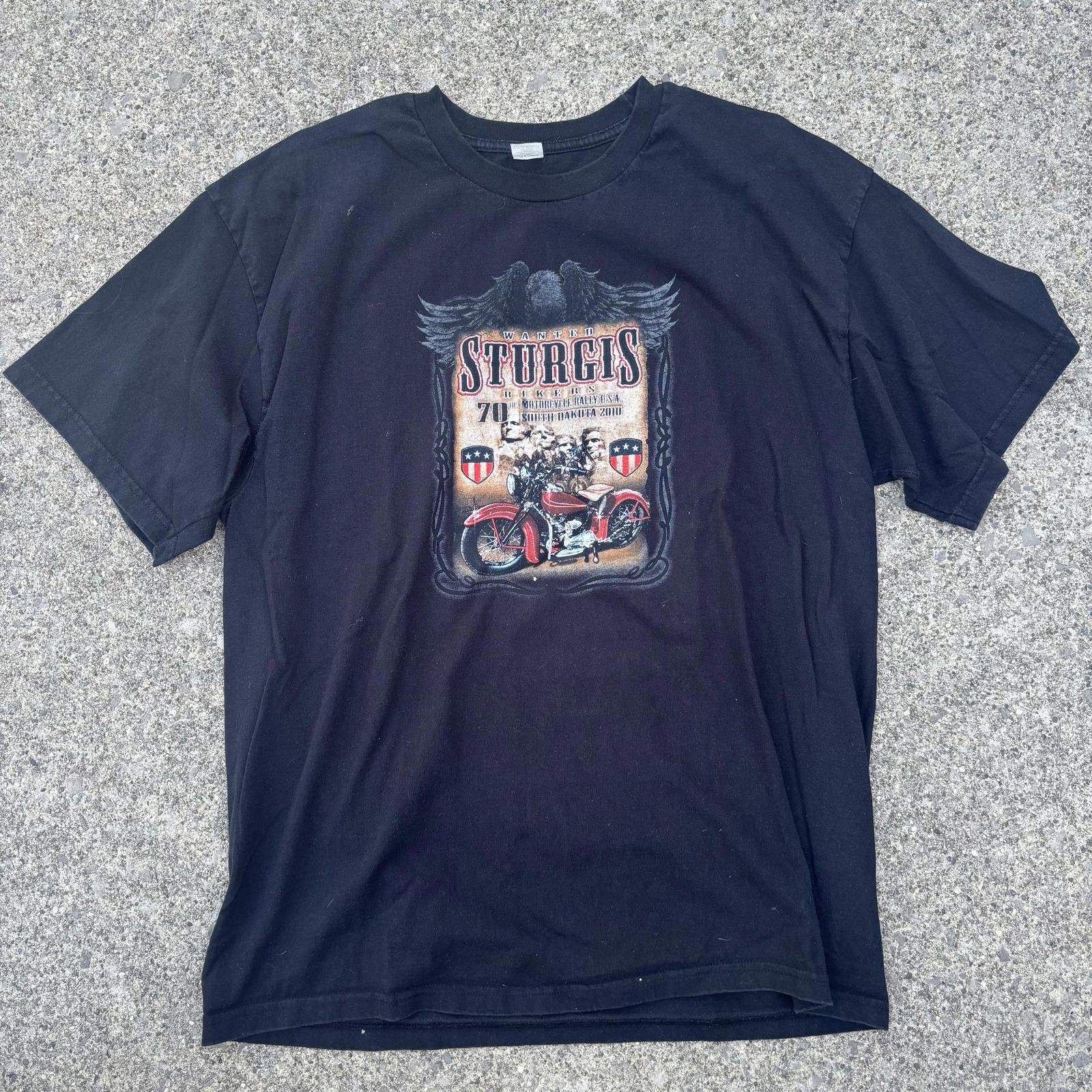 Astrid Andersen Sturgis Motorcycle Rally Graphic T-Shirt - Vintage Style Size US XL / EU 56 / 4 - 1 Thumbnail
