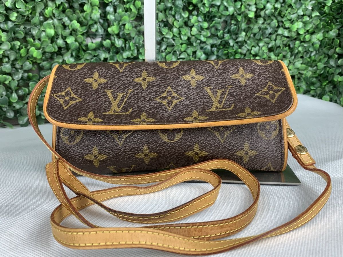 Louis Vuitton Louis Vuitton Pochette Twin PM Monogram Shoulder Bag. Size ONE SIZE - 1 Thumbnail