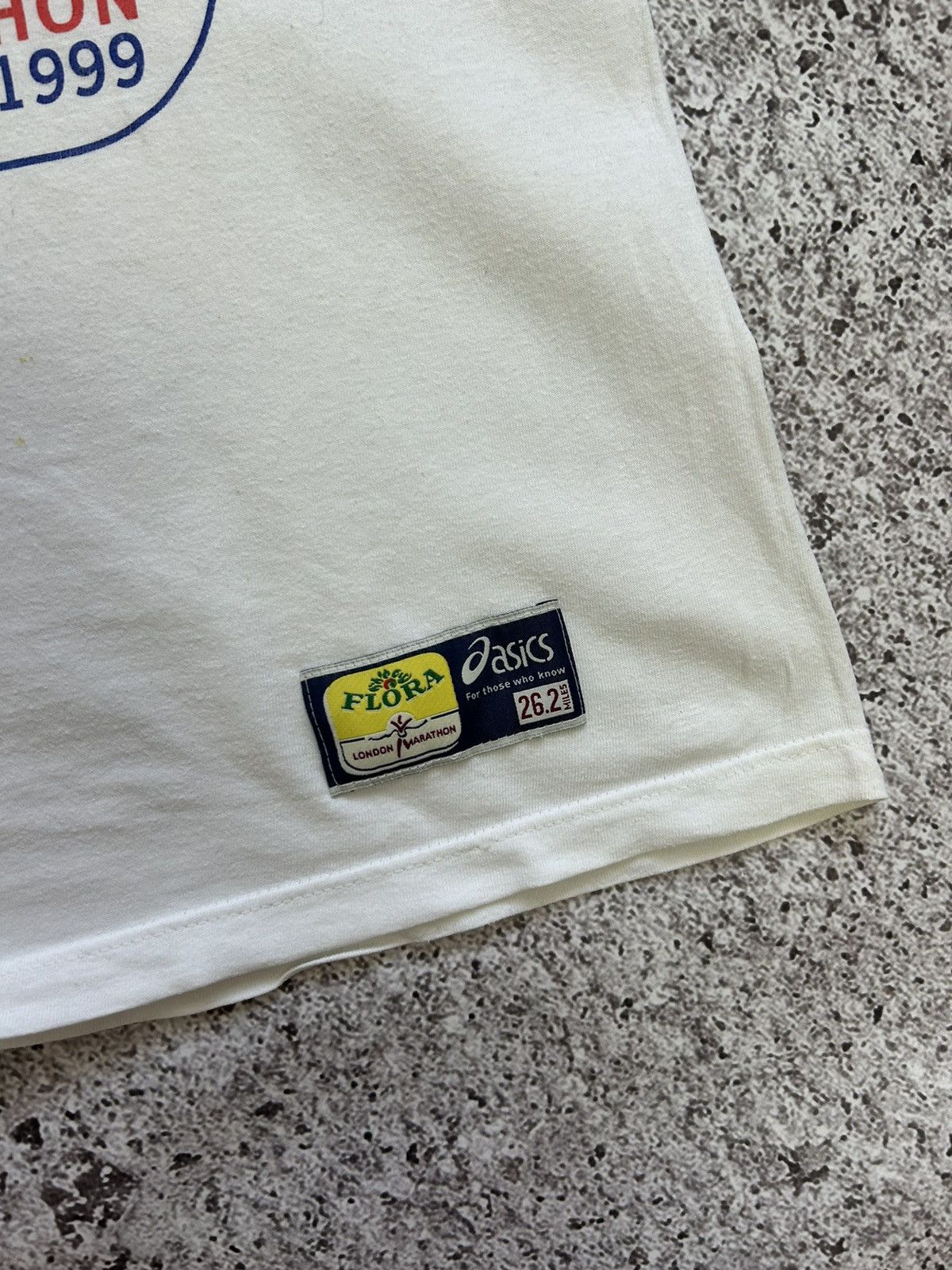 Asics × Japanese Brand × Vintage Vintage 90s 1999 ASICS The Flora London Marathon T-Shirt Size US S / EU 44-46 / 1 - 23 Thumbnail