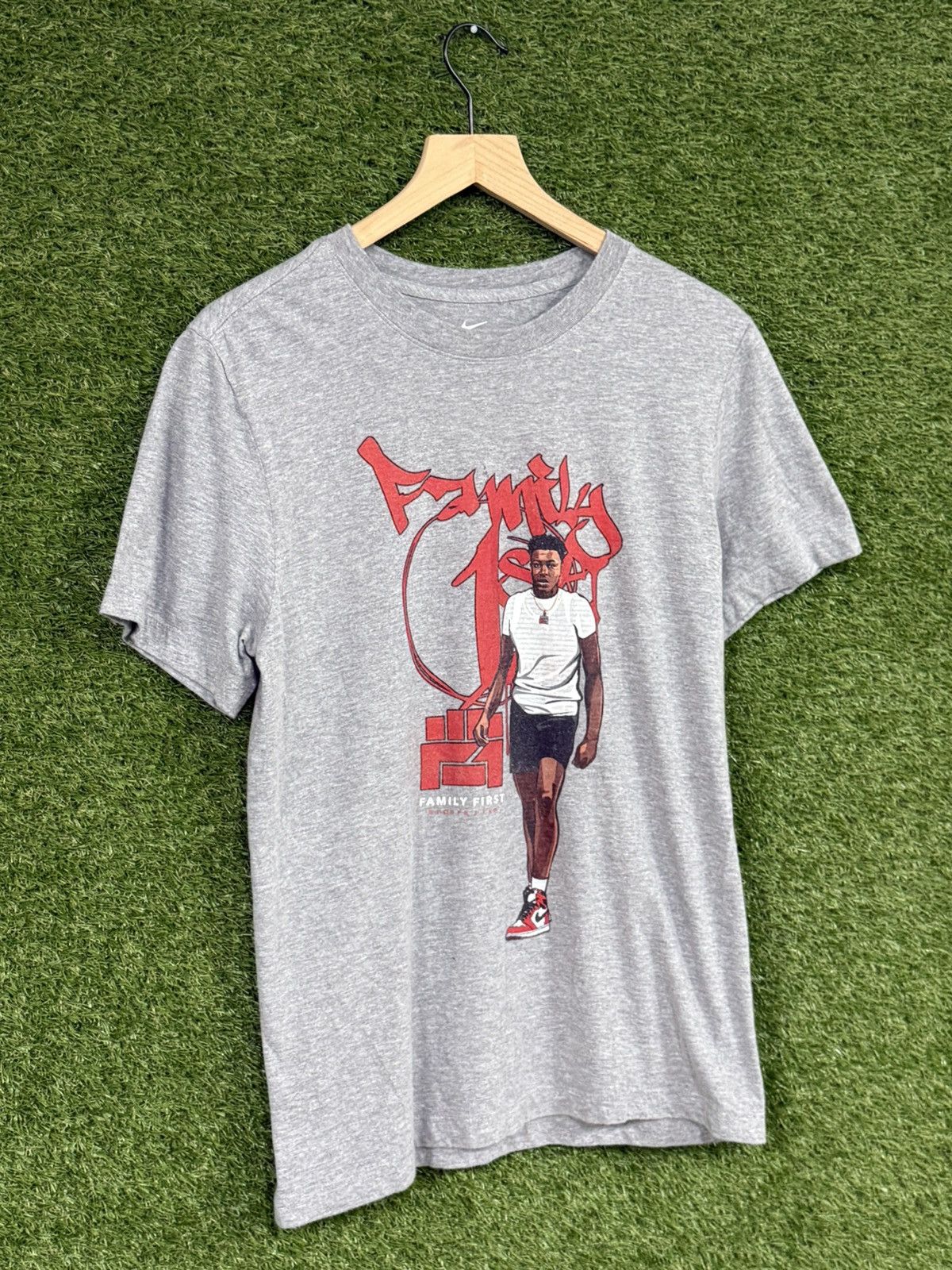 Nike Nike Family First Grey Gothic Cursive Script Tee Shirt Small Size US S / EU 44-46 / 1 - 1 Thumbnail