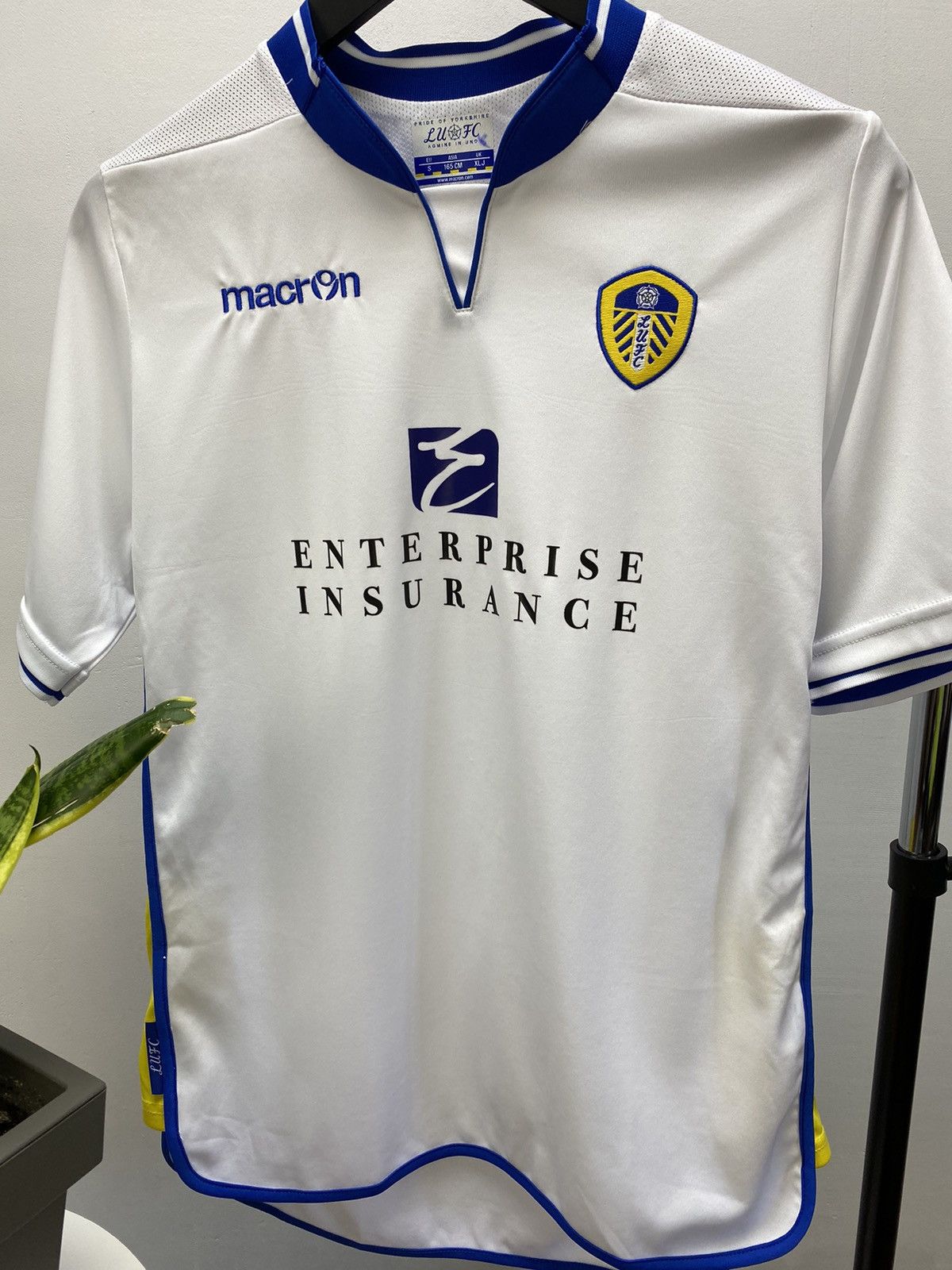 Macron × Vintage Leeds United 2013 2014 Home Soccer Jersey Size US S / EU 44-46 / 1 - 3 Thumbnail