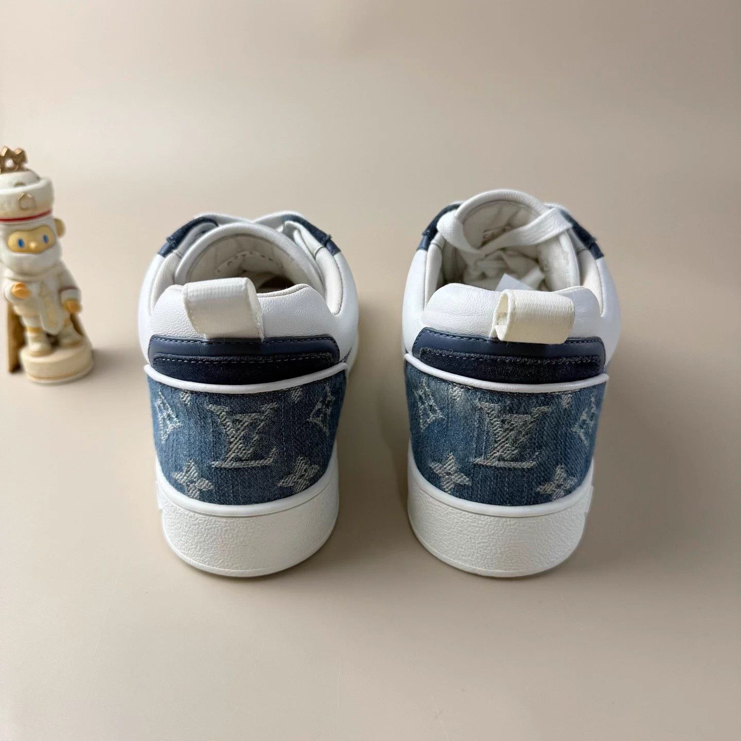 Louis Vuitton LV White Blue Print Lace-up Sneakers EUR 35.5 Size US 4.5 / IT 34.5 - 3 Thumbnail