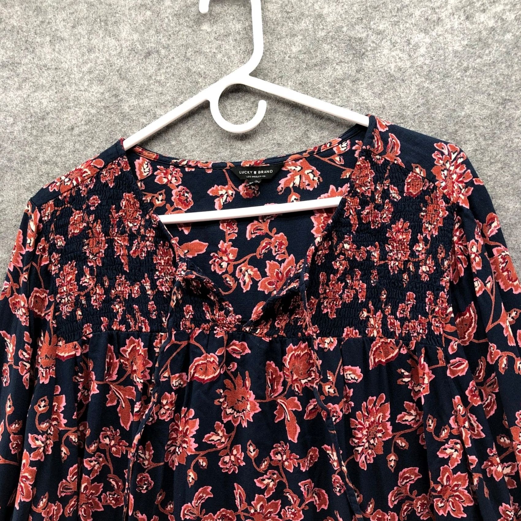 Lucky Brand VINTAGE Lucky Brand Floral Smocked Blouse Womens 3X Navy Boho Peasant Long Sleeve Rayon Size XXL / US 16-18 / IT 52-54 - 4 Thumbnail