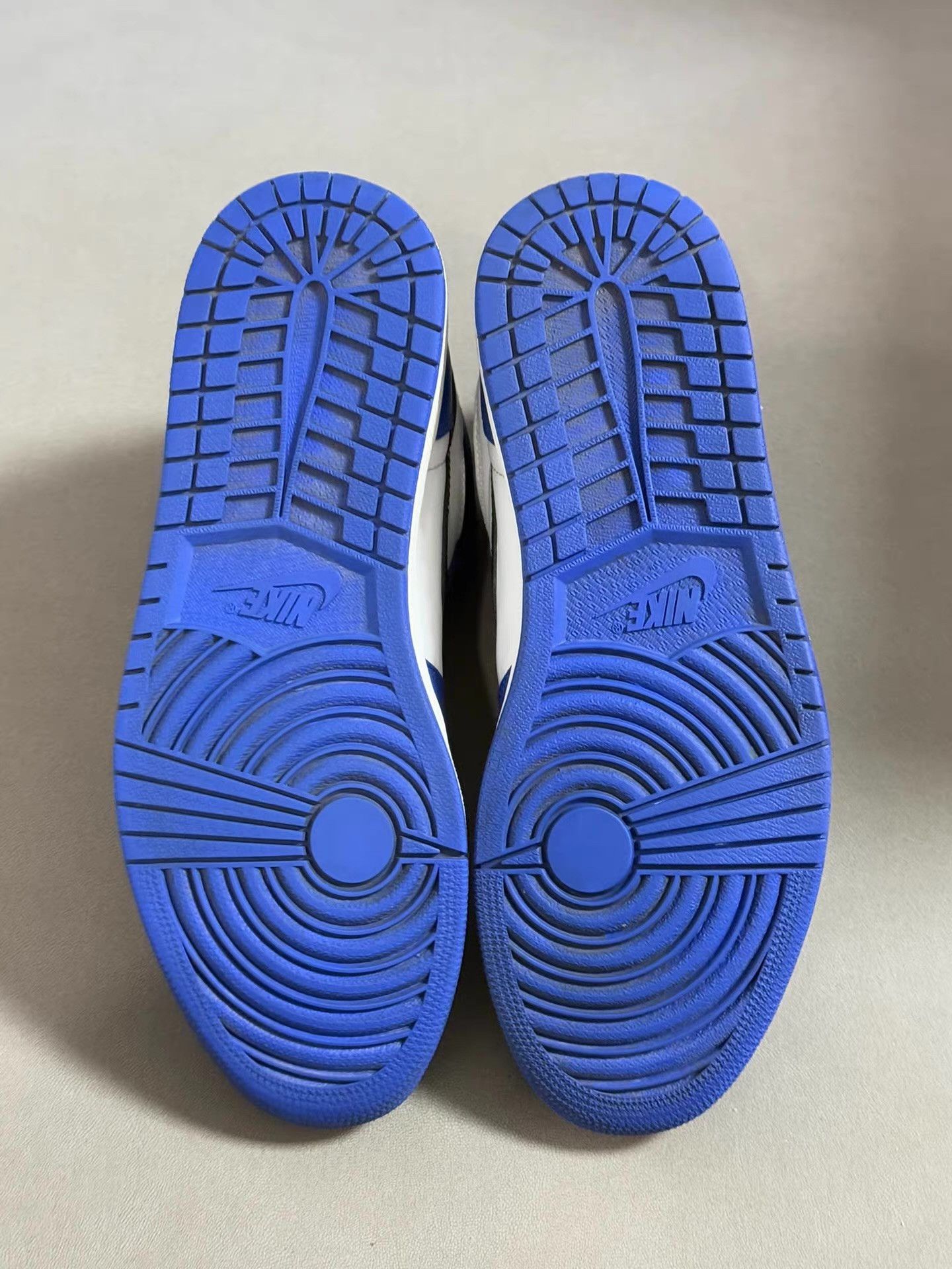 Nike Air Jordan 1 Retro High Game Royal basketball shoes。 Ｑ20 Size US 10.5 / EU 43-44 - 6 Thumbnail