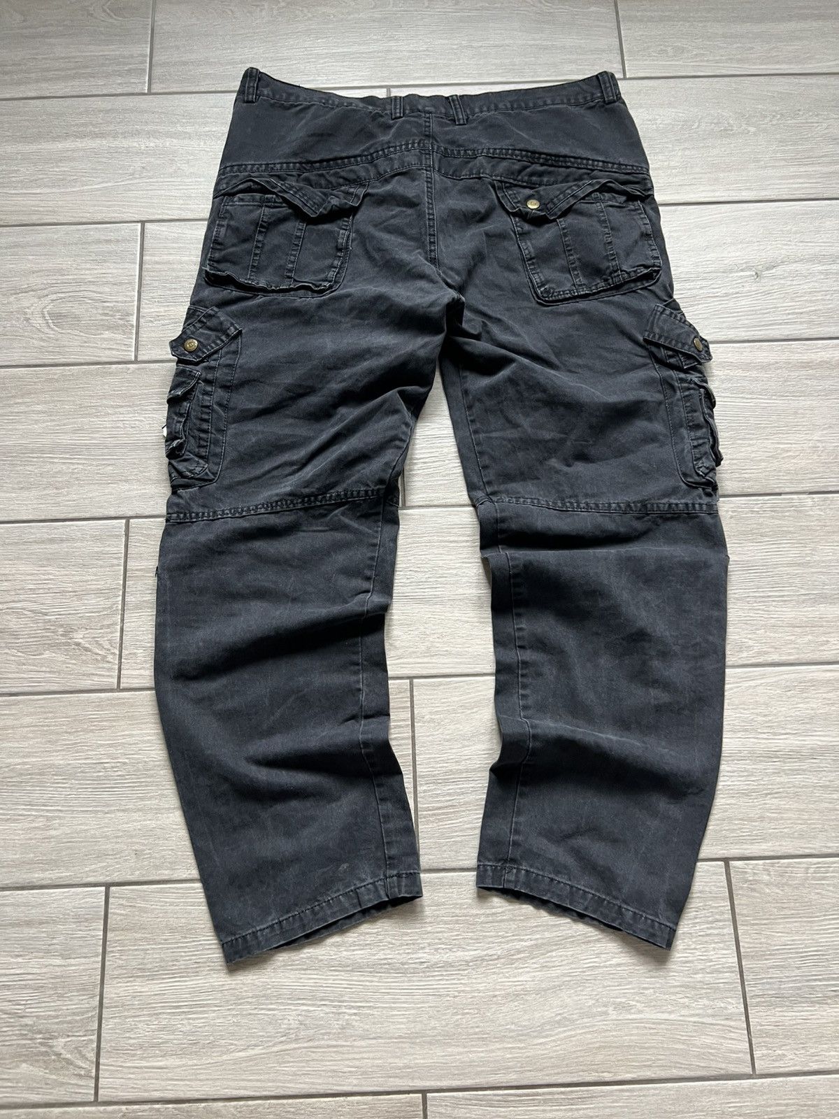 Japanese Brand Vintage Y2K Multi Pocket Cargo Pants (unisex) 38 Size Size US 38 / EU 54 - 14 Thumbnail
