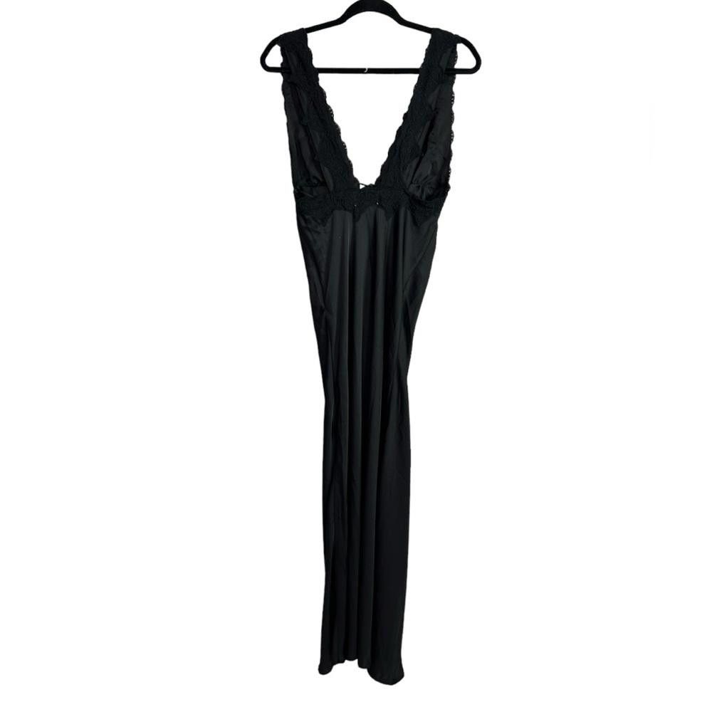 REVOLVE Rumored l NWT Venice Maxi Satin Lace Dress Small Size S / US 4 / IT 40 - 5 Thumbnail