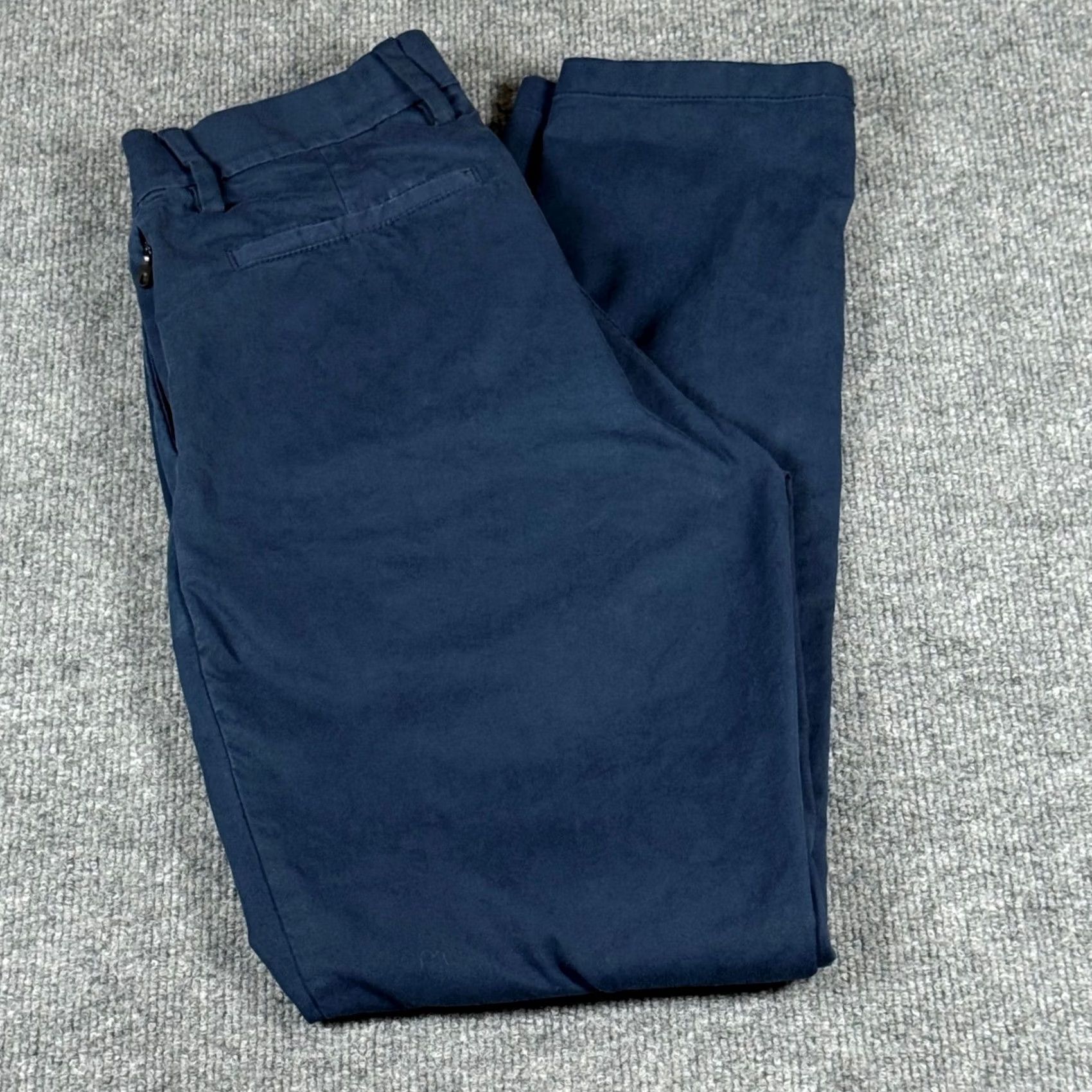 Old Navy Old Navy Athletic Chino Pants Men 28x30 Navy Captain Built-In Flex Zipper Pocket Casual Chinos Size US 28 / EU 44 - 2 Thumbnail