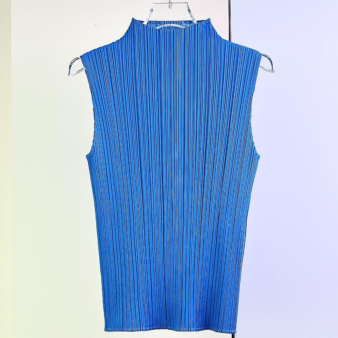 Pleats Please Issey Miyake Pleats Please Issey Miyake Blue Pleated Sleeveless Top Size Size M / US 6-8 / IT 42-44 - 1 Thumbnail