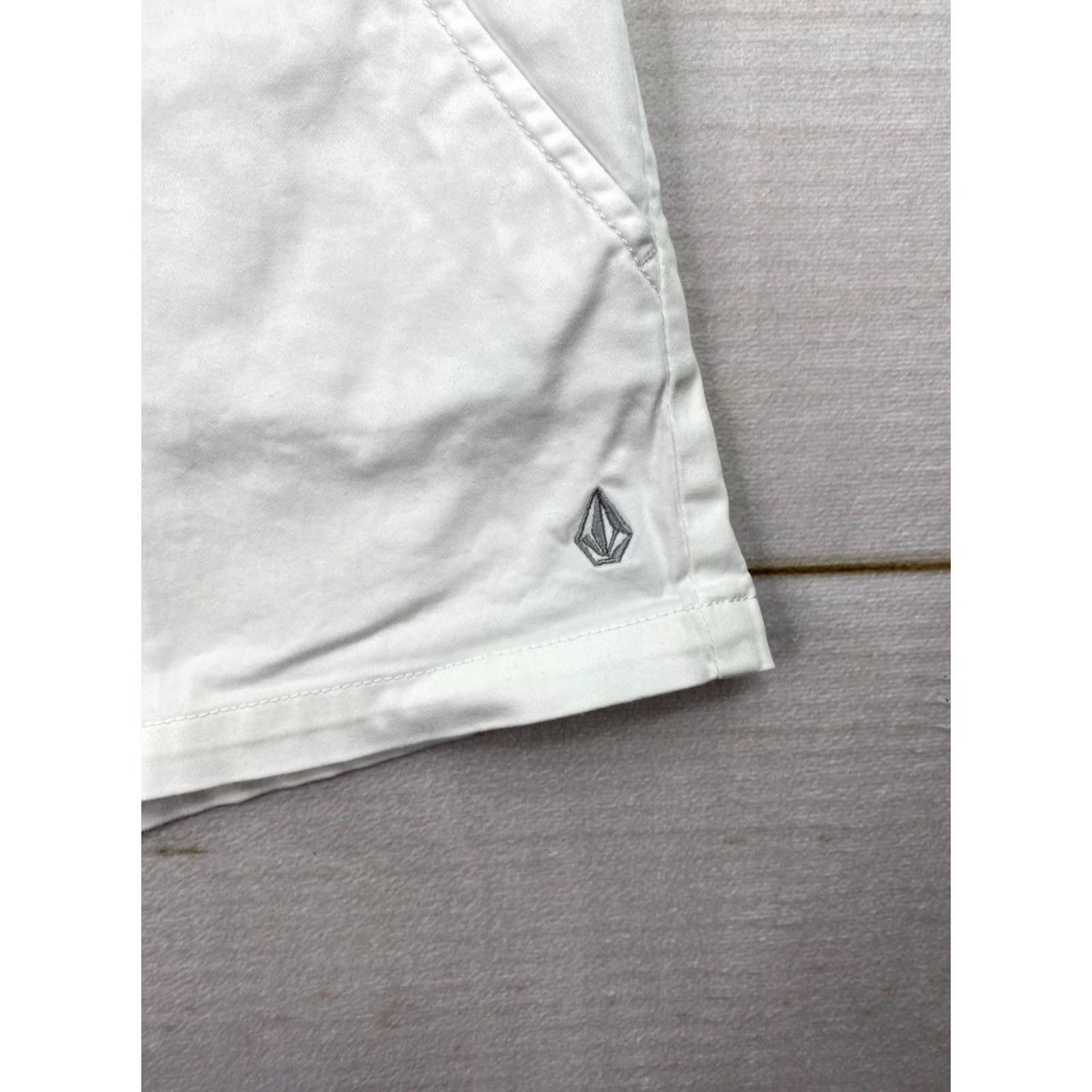 Volcom Volcom Shorts Jr Sz 11 White Chino Y2K Skater Casual Streetwear Pajama? (Note: 'Pajama' not in original) Size 32" / US 10 / IT 46 - 4 Thumbnail