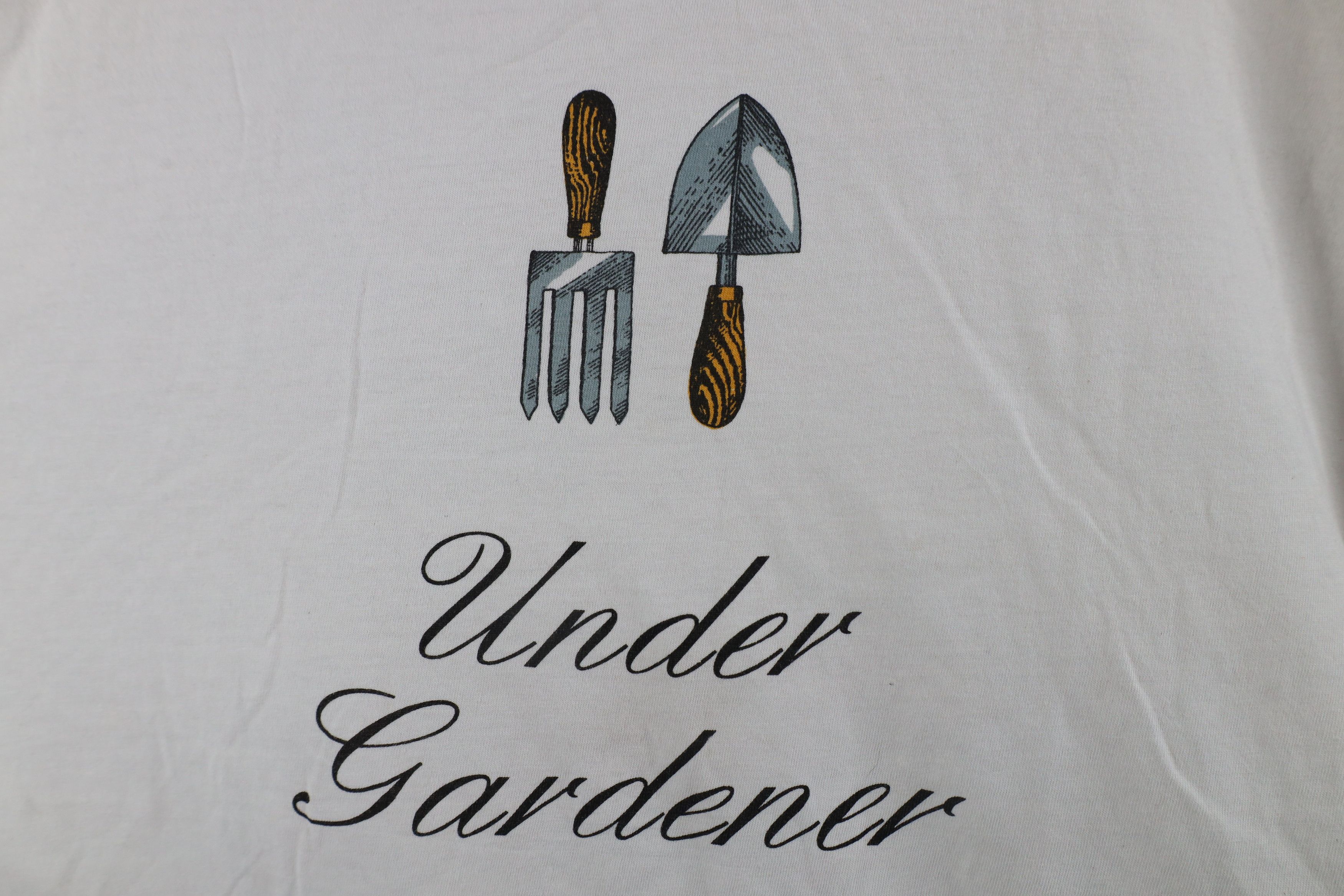Vintage Vintage 90s Streetwear Spell Out Under Gardener T-Shirt Size US L / EU 52-54 / 3 - 4 Thumbnail