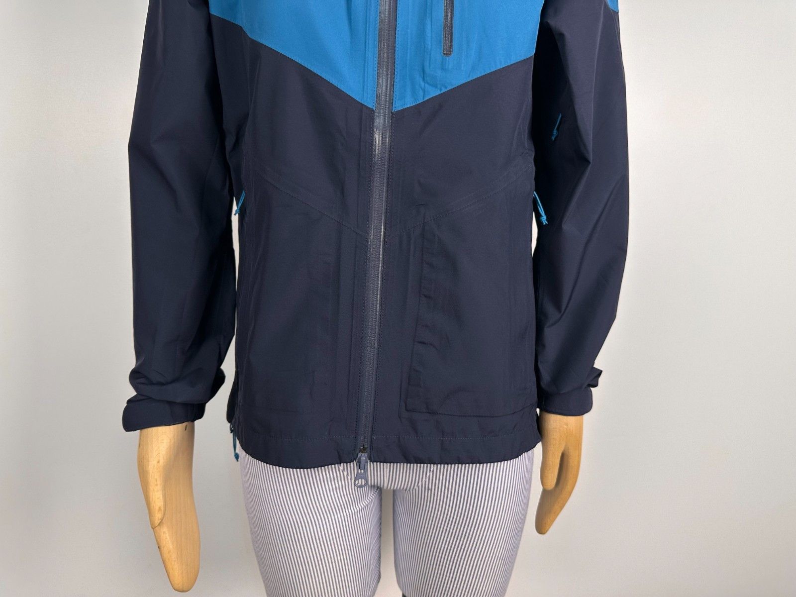 Outdoor Research Outdoor Research Foray Gore-Tex Jacket Waterproof Blue Sz L Size L / US 10 / IT 46 - 4 Thumbnail